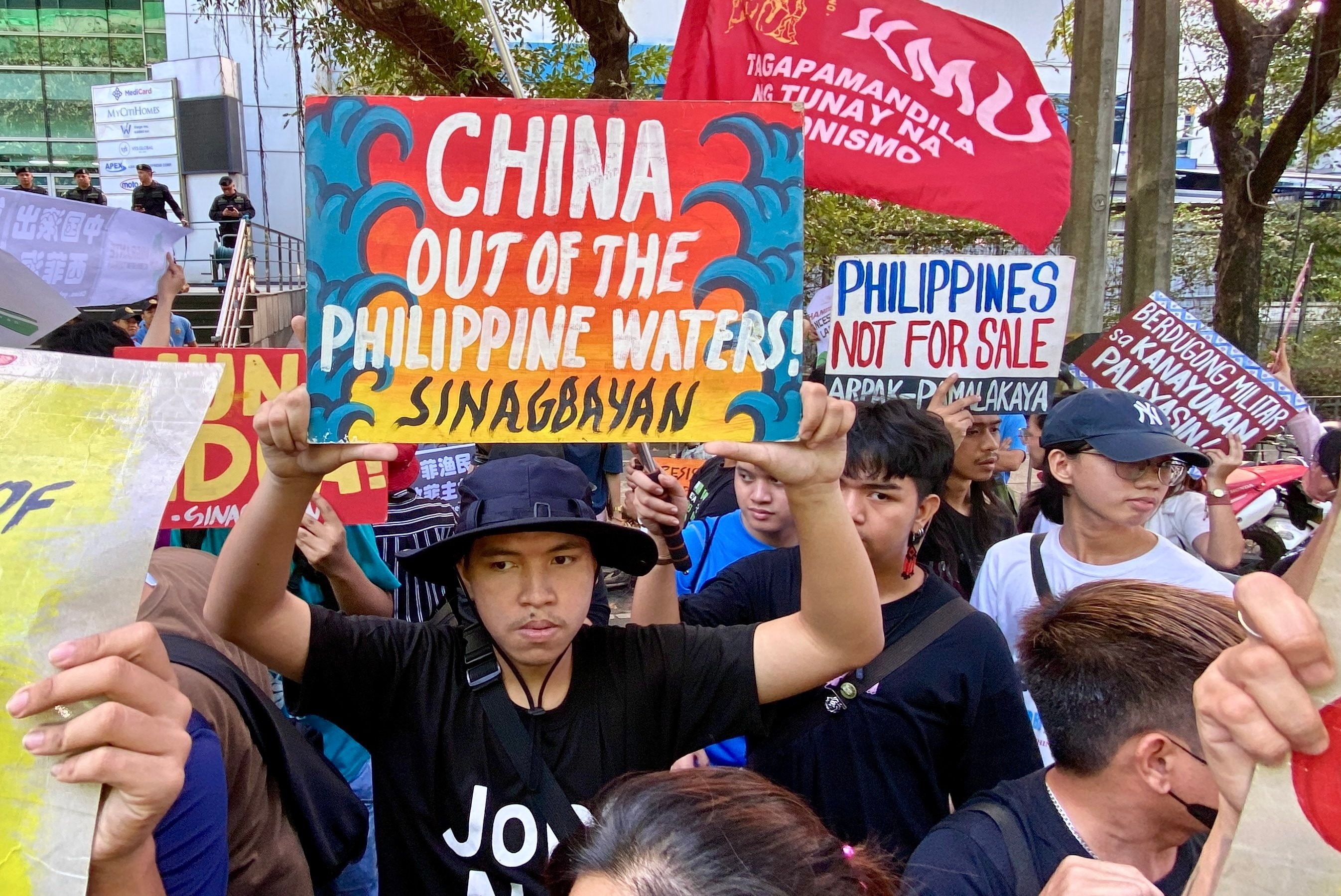 Protesters rally outside the Chinese consular office in Manila to condemn China’s harassment of Filipino fishermen in the South China Sea. Photo: EPA-EFE