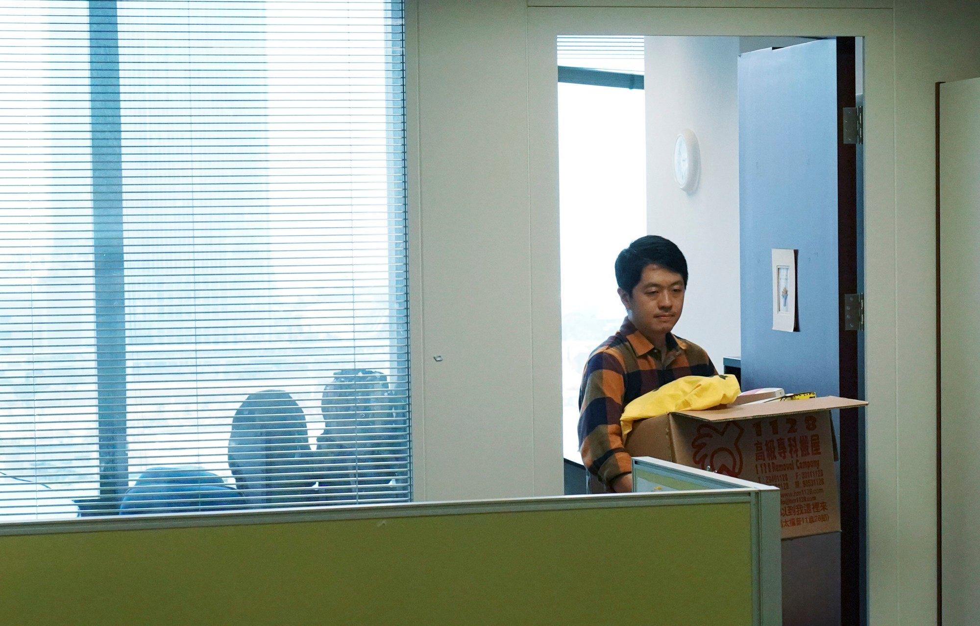 El exlegislador de Hong Kong Ted Hui se declaró en quiebra por no pagar los honorarios legales antes de huir