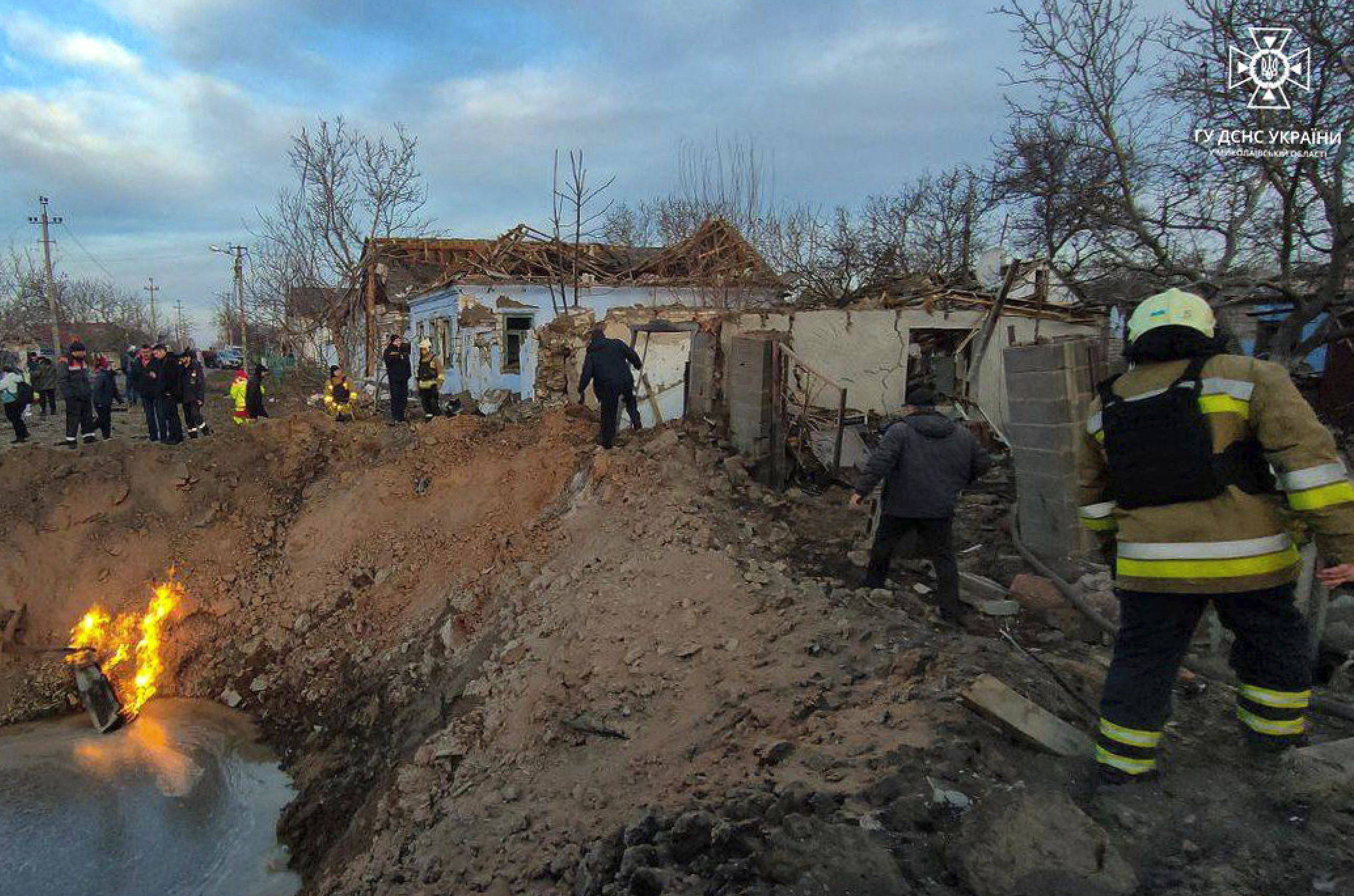 Rscuers work next to a crater following a missile attack in Mykolaiv, amid the Russian invasion of Ukraine. Photo: Handout/Ukrainian Emergency Service/AFP