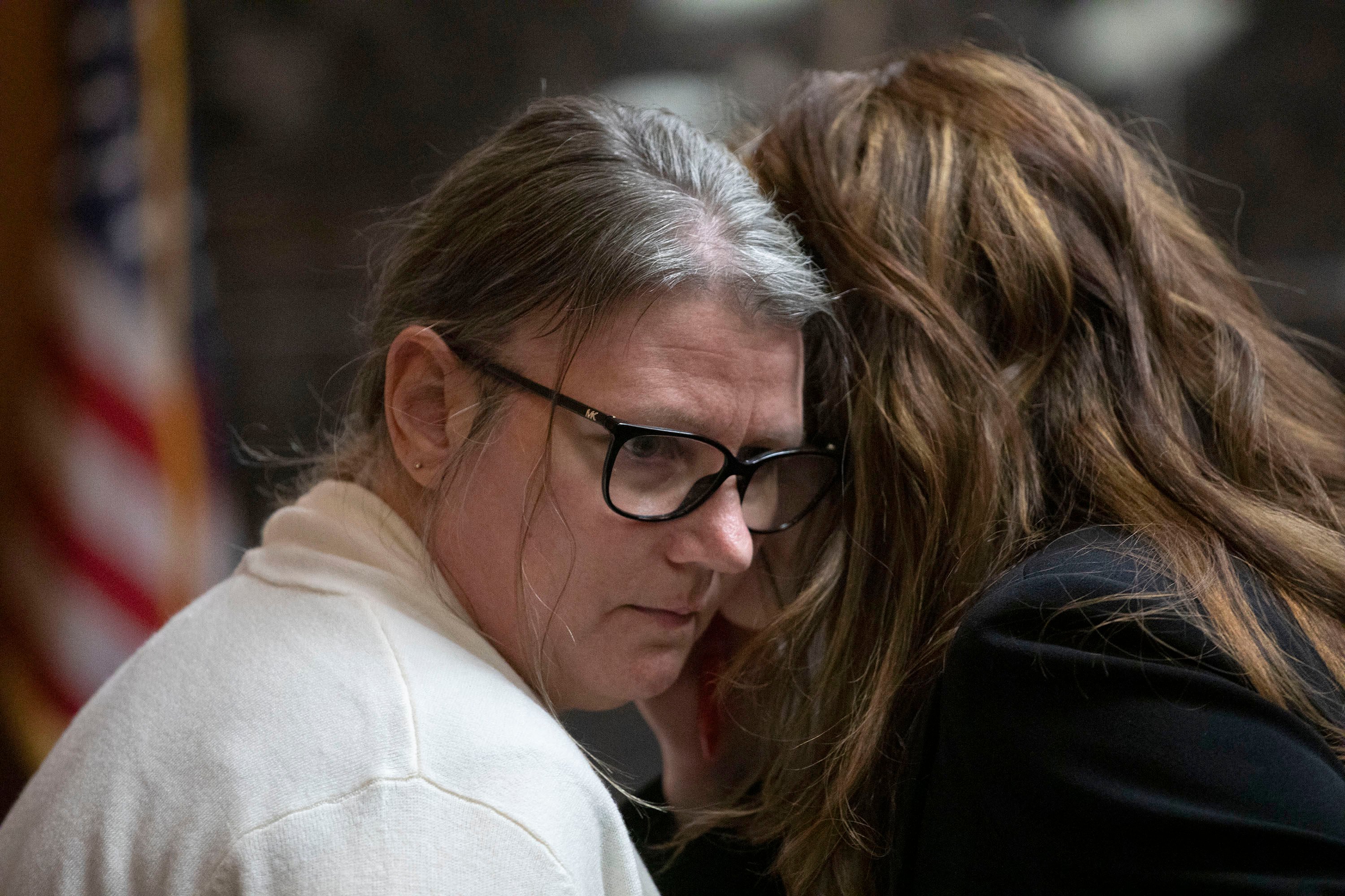  Jennifer Crumbley, the mother of Oxford school shooter Ethan Crumbley, speaks with her lawyer, Shannon Smith, in Oakland County Circuit Court on Tuesday. Photo: AFP