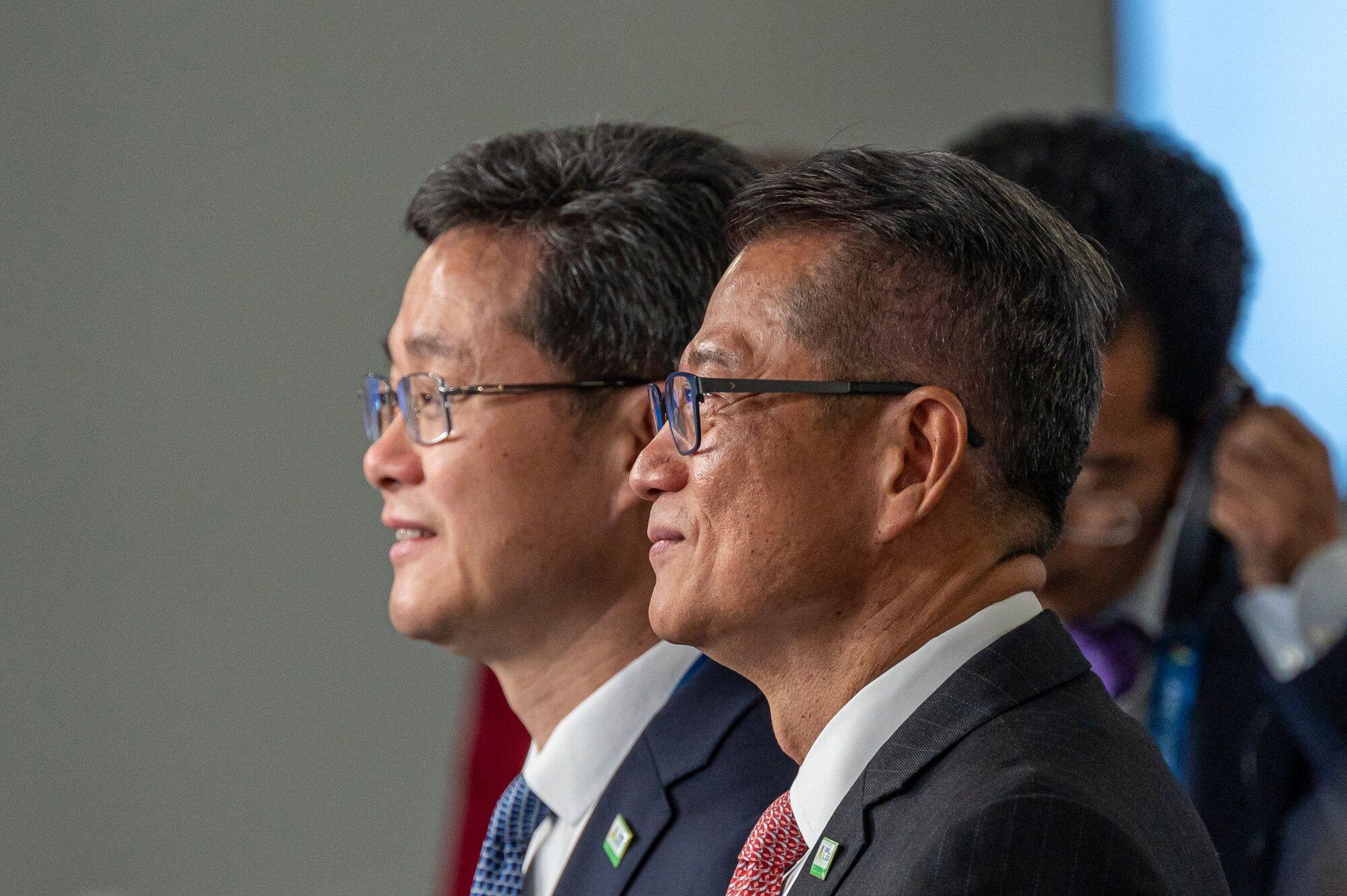 Lan Fo’an, China’s finance minister (left), pictured with Paul Chan Mo-po, Hong Kong’s financial secretary, during the Asia-Pacific Economic Cooperation meeting in San Francisco last November. Photo: Bloomberg