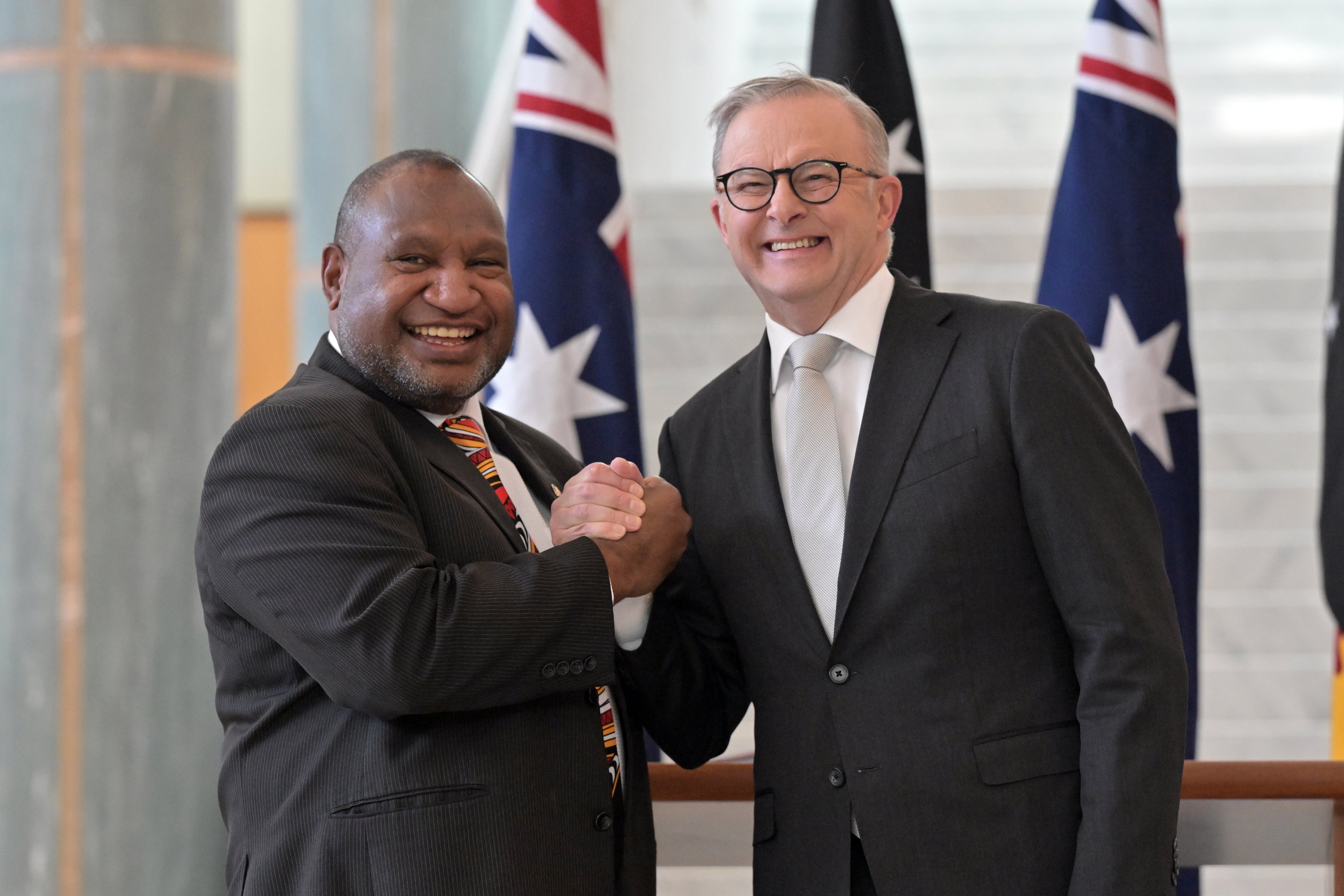 Australia’s Prime Minister Anthony Albanese (right) and Papua New Guinea’s Prime Minister James Marape shake hands after Marape signs the visitors’ book at Parliament House in Canberra. Photo: EPA-EFE