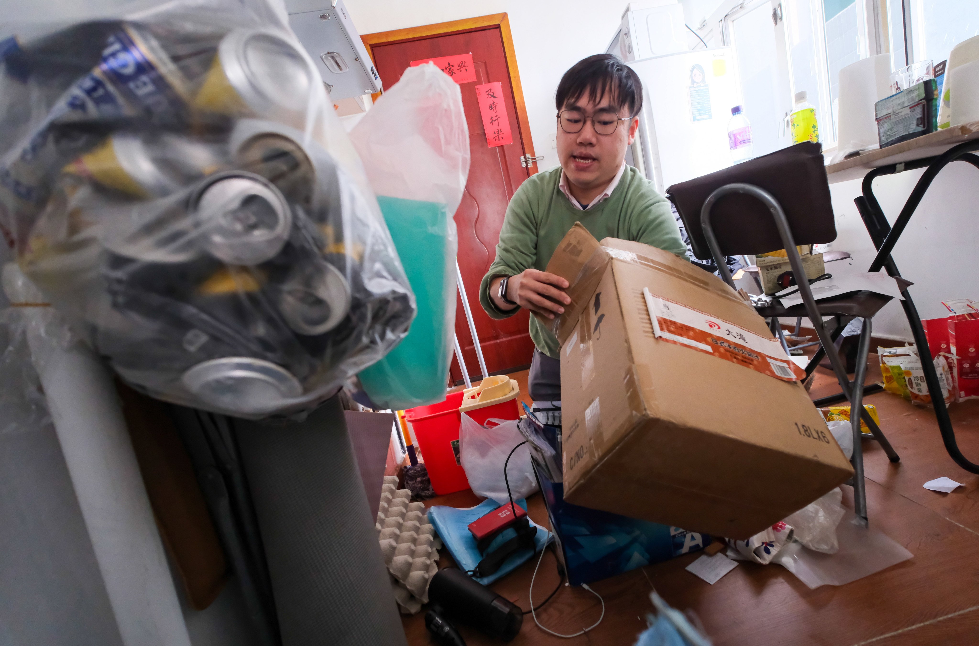 Mercy Wong, a resident of a “three-nil” building, gets his rubbish ready to take to a recycling station. Photo: Sun Yeung
