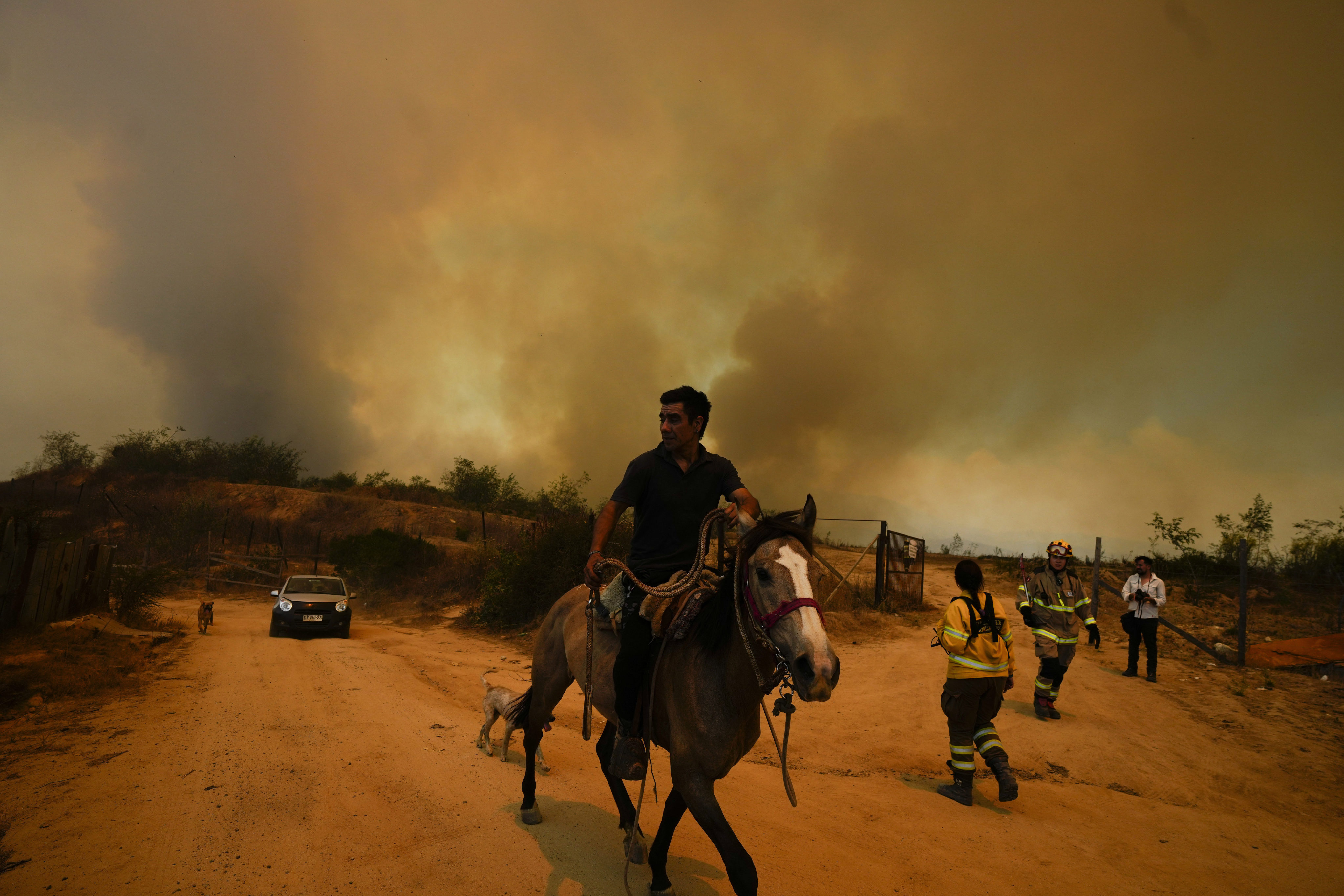 A resident flees an encroaching forest fire in Vina del Mar, Chile on Saturday. Photo: AP