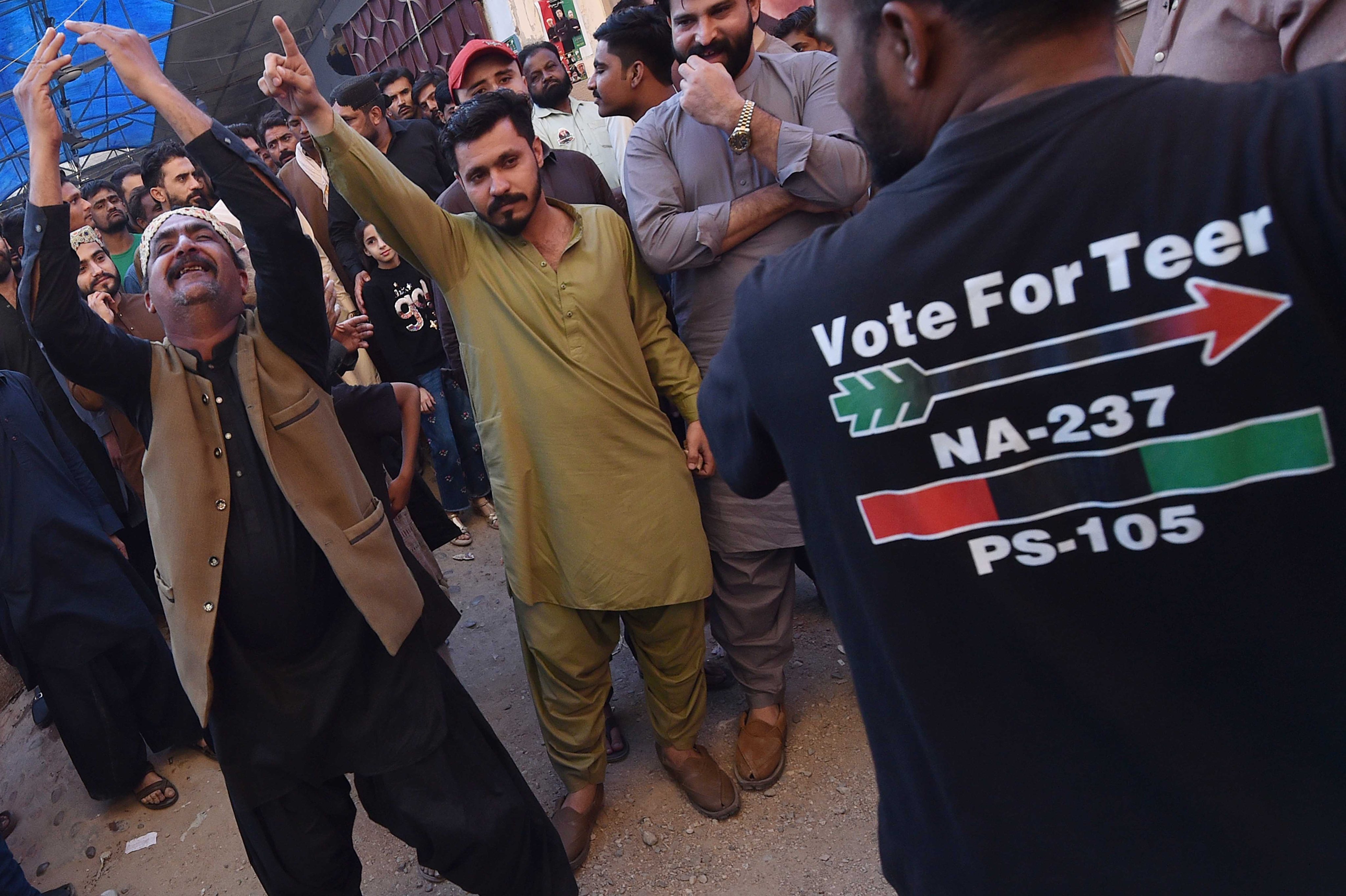 Supporters of the Pakistan Peoples Party (PPP) celebrate on Friday, the day after the country’s general election, although no clear victor has yet emerged.  Photo: EPA-EFE