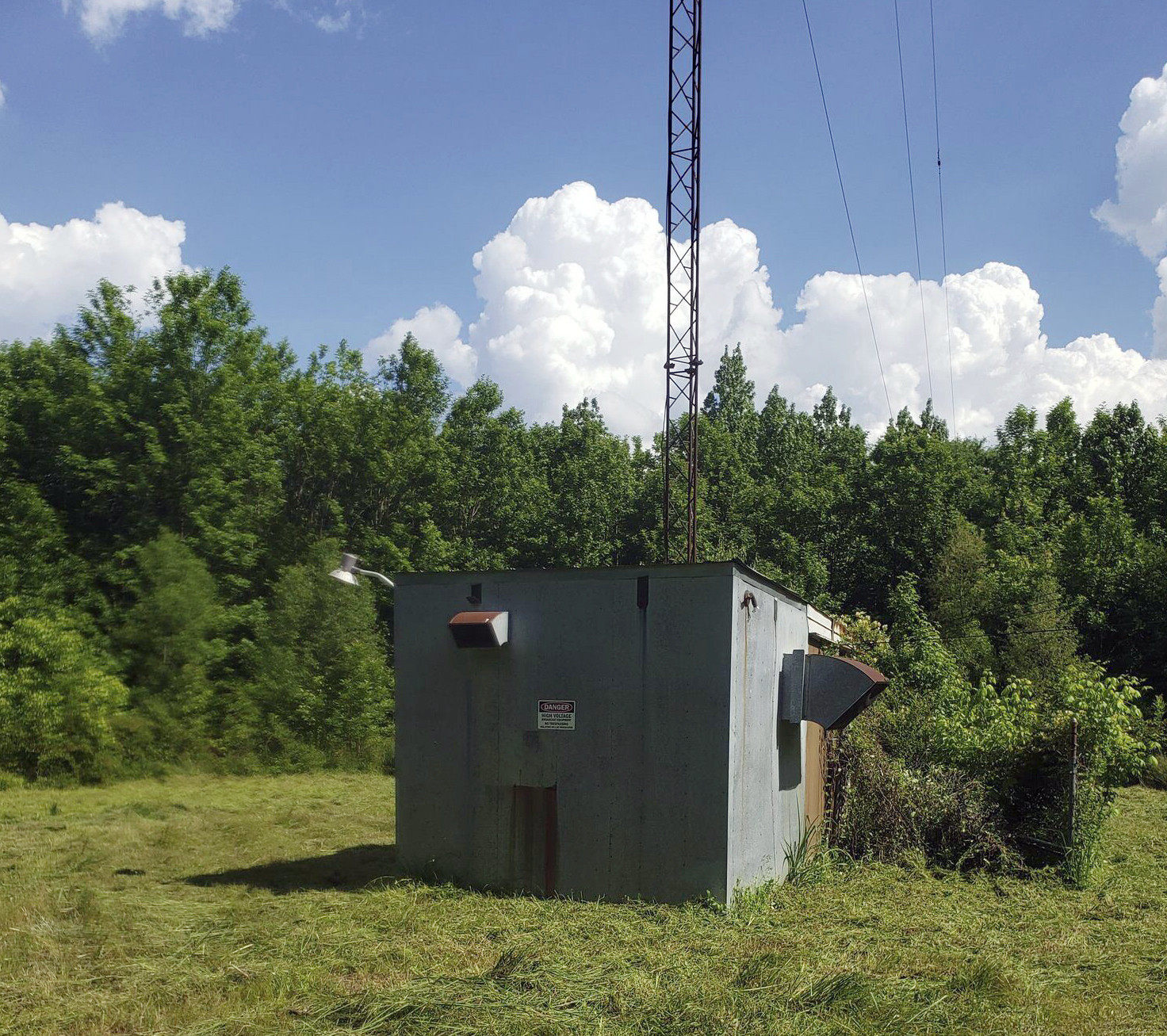 A thief or thieves made off with the 60-metre tower, shutting down WJLX radio in Jasper, Alabama. So far, no arrests have been made. Photo: WJLX radio