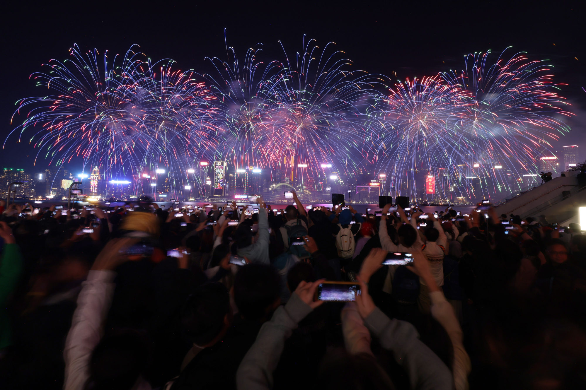 Hong Kong Lunar New Year fireworks: dragon pyrotechnics wow 338,000 ...