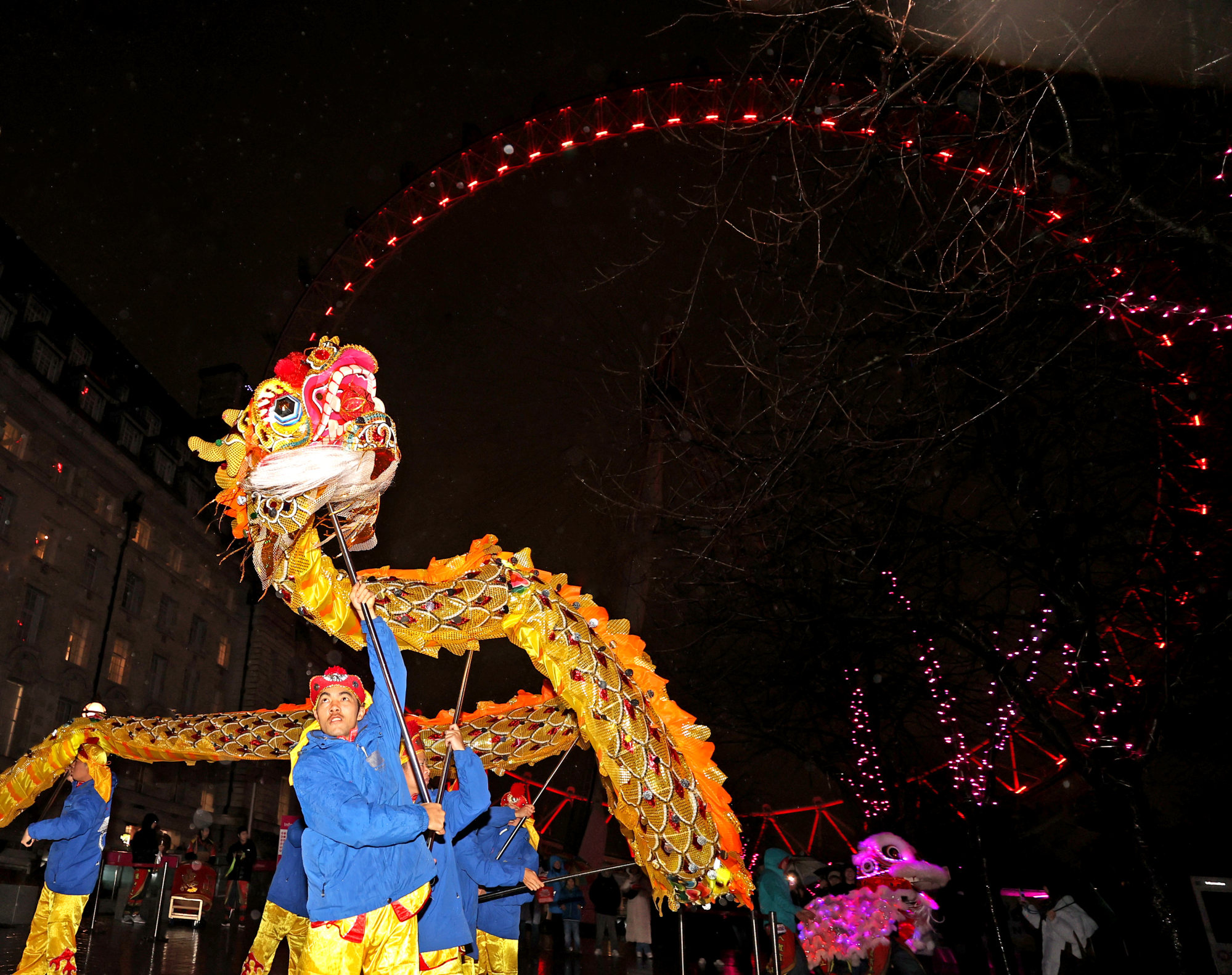 Los viajeros chinos están regresando con fuerza en el Año del Dragón, con 195 millones de viajes realizados durante la víspera del Año Nuevo Lunar.