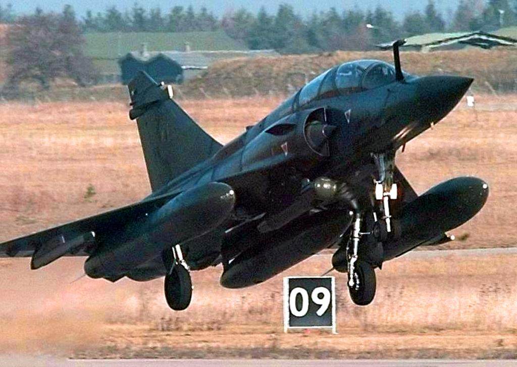 A Mirage 2000 fighter jet takes off from an airfield in France in 1999. Indonesian lawmakers hit back at the planned purchase of the aircraft. Photo: AFP