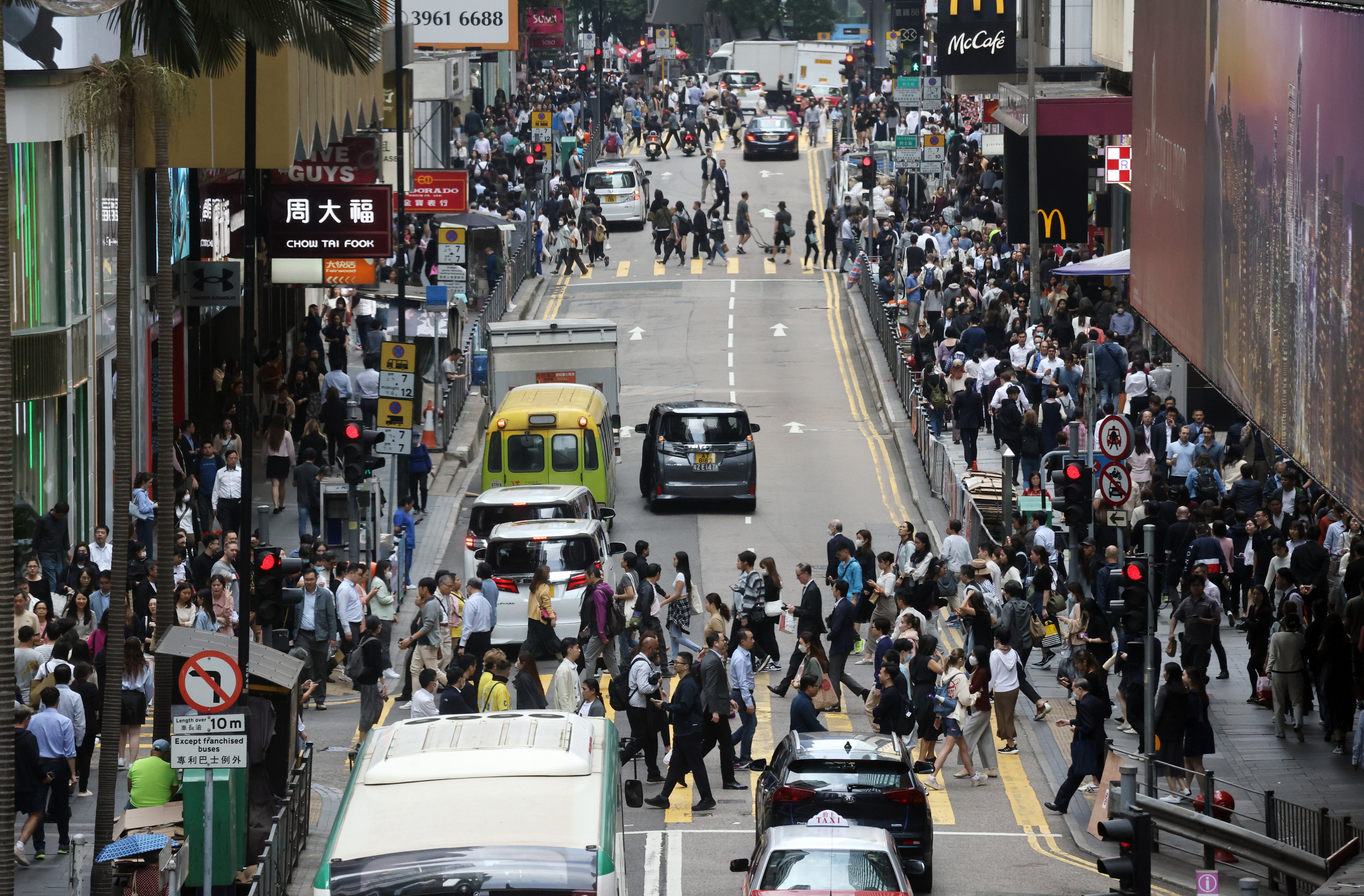 People cross a street during lunch hour in Central, Hong Kong, on November 16, 2023. Photo: Jonathan Wong