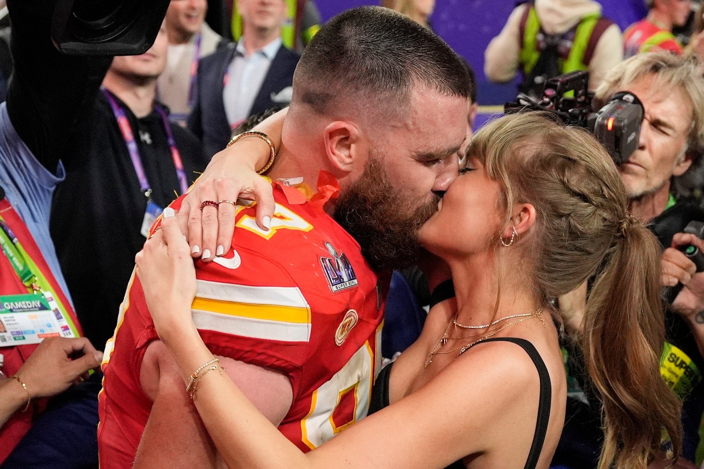 Kansas City Chiefs tight end Travis Kelce kisses Taylor Swift after Super Bowl victory. Photo: AP Photo