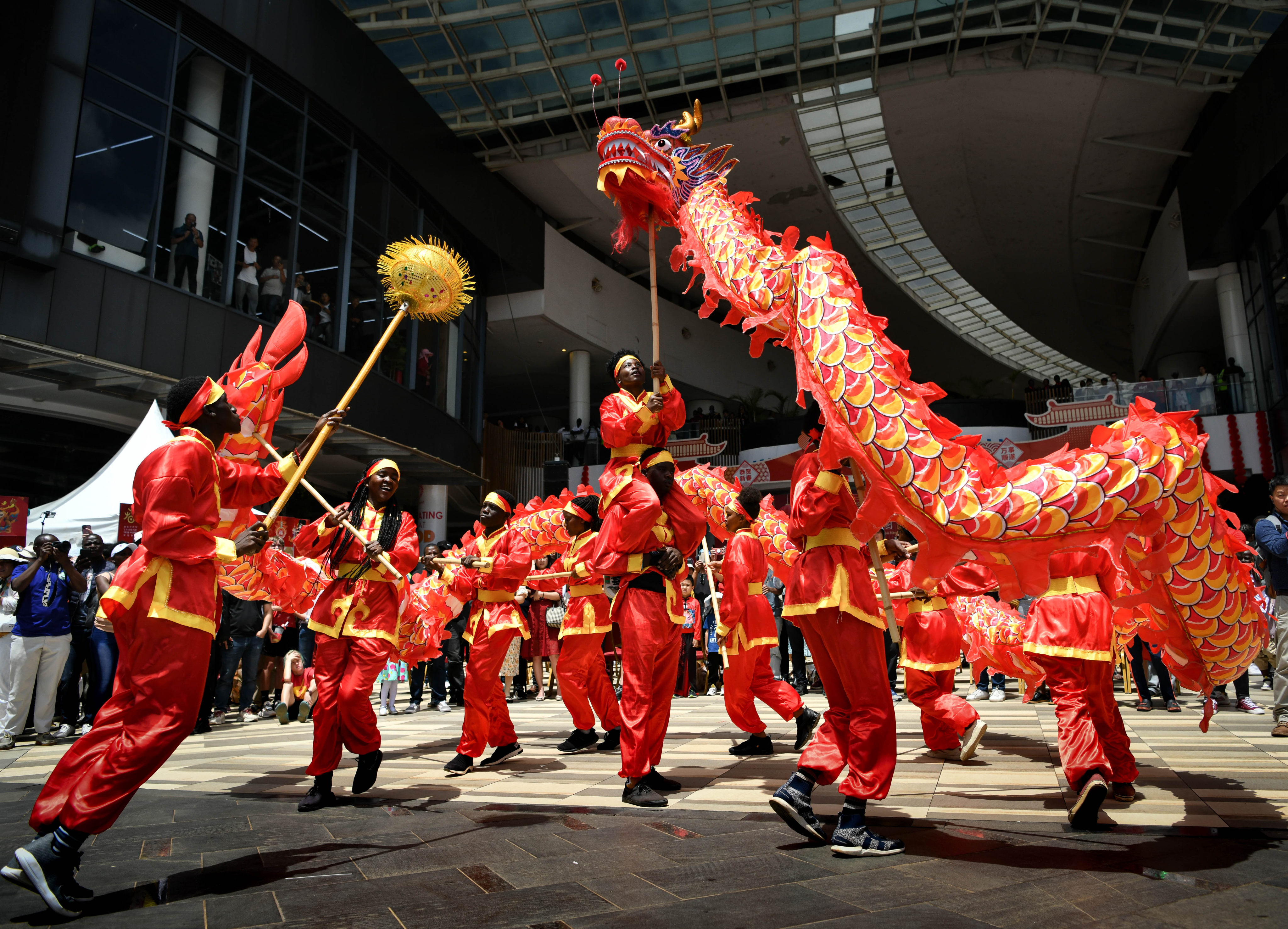 Kenyan and other performers take part in a traditional dragon dance at the Nairobi Chinese New Year Gala on Saturday. Photo: Xinhua