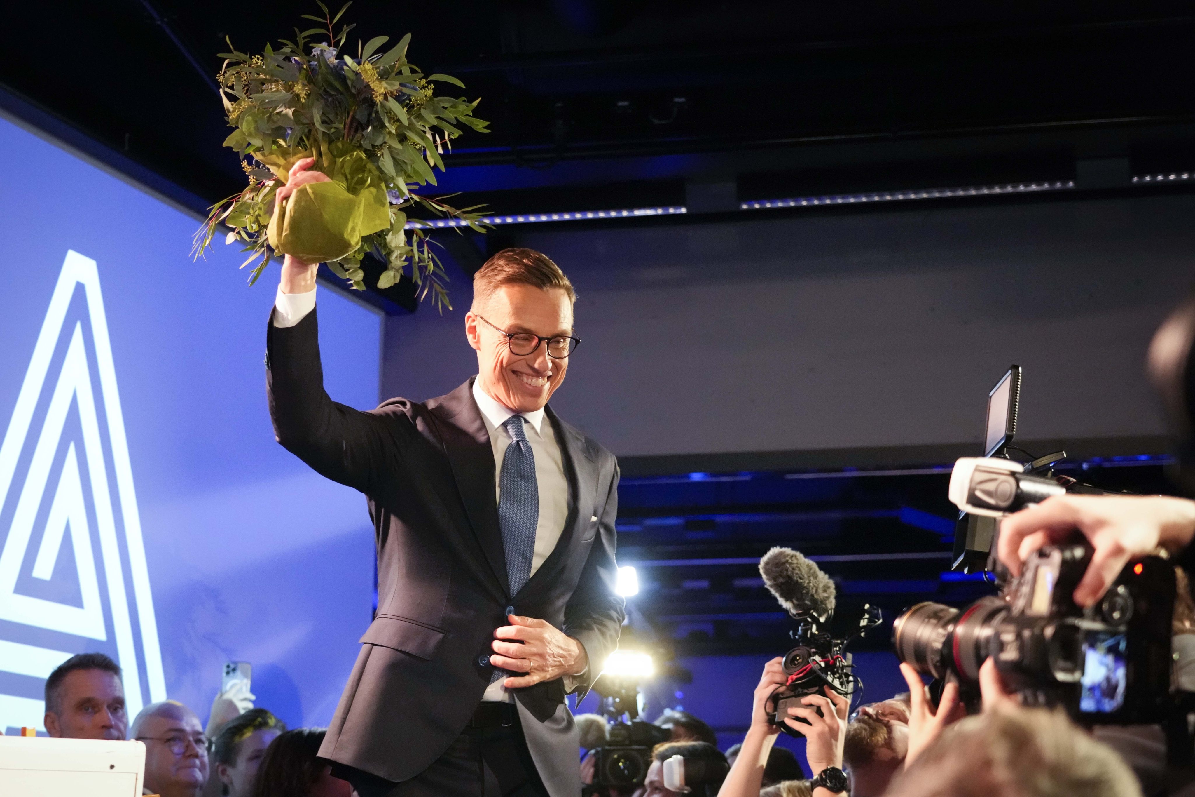 Alexander Stubb celebrates after winning the second round of the presidential election. Photo: AP