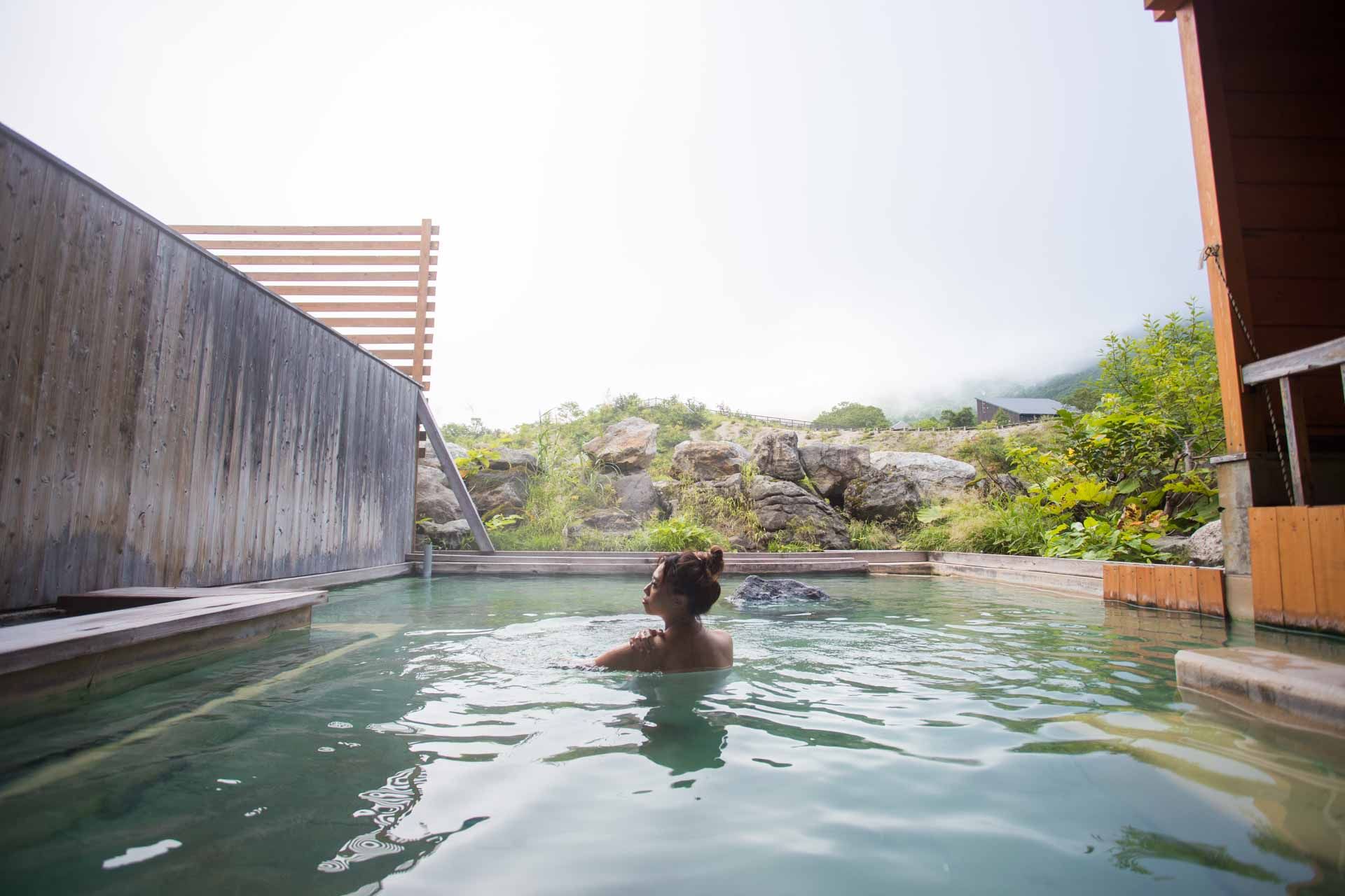 Where do you find the best natural hot springs in winter sports destination Niseko, Japan? After a full day of skiing and snowboarding, a visit to an onsen is a must for many. Photo: Niseko Tourism