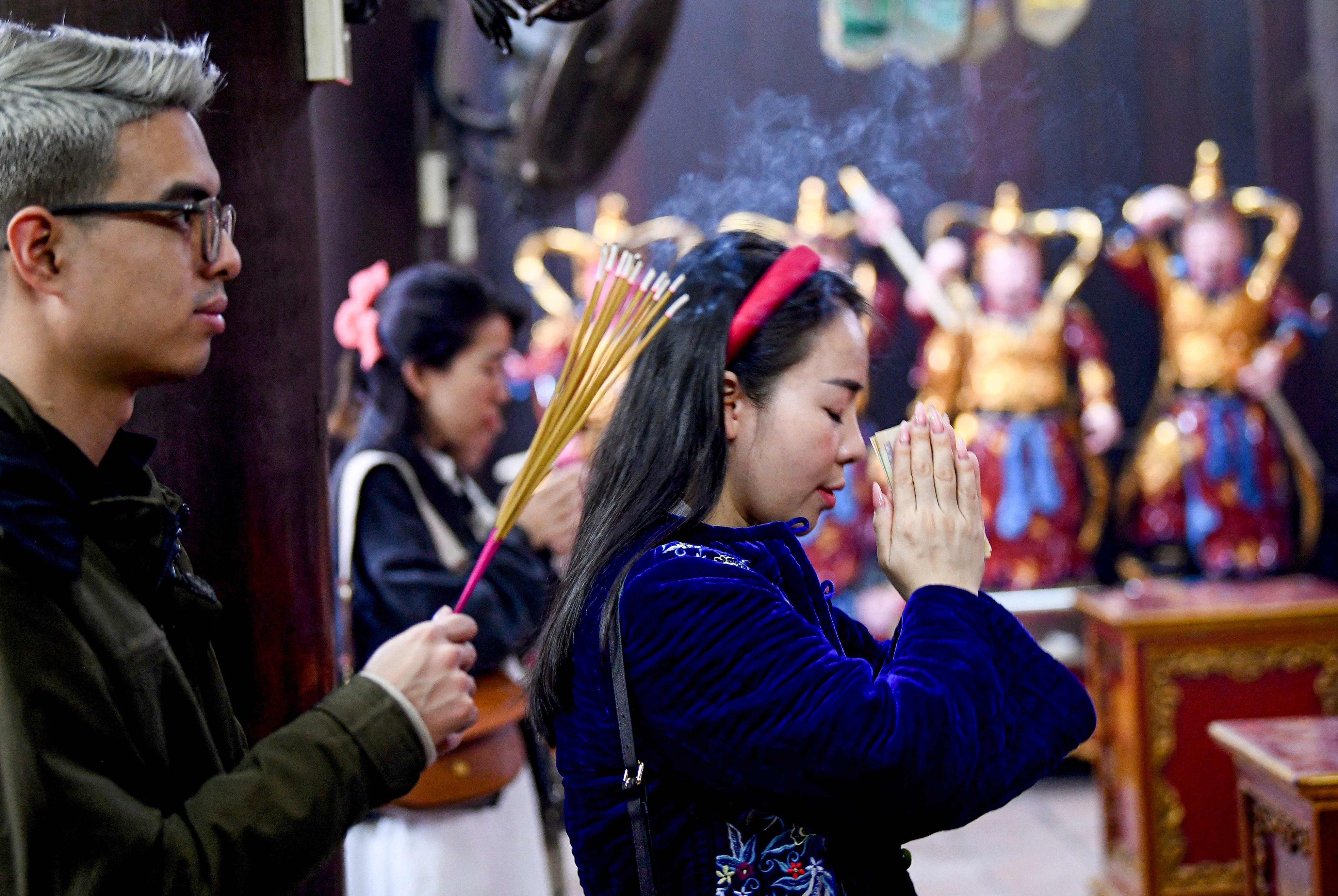 Local residents pray to find love on Valentine’s Day at Ha Pagoda in Hanoi on February 14. Photo: AFP