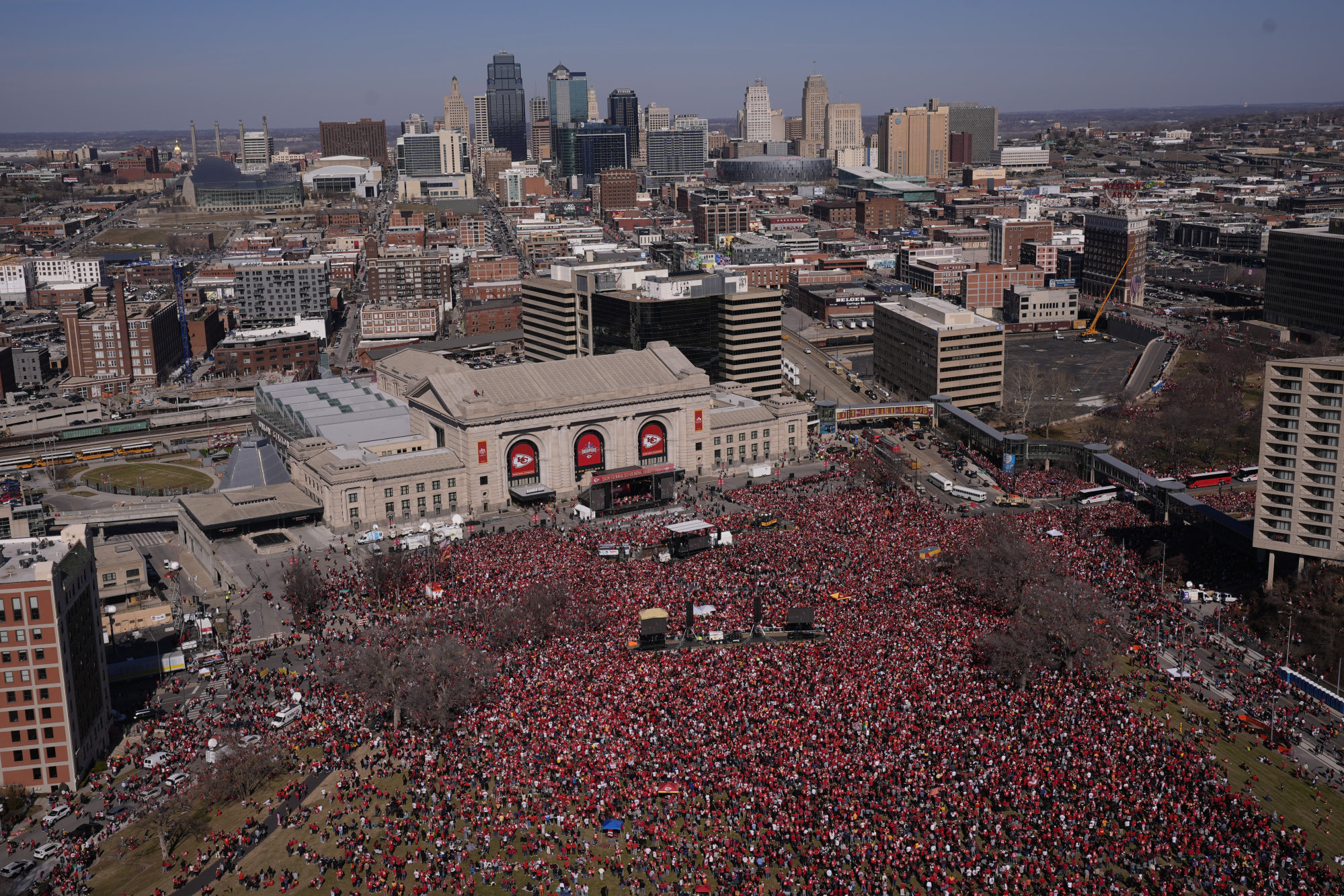 1 Dead, Children Among 21 Injured In Shooting At Kansas City Chiefs ...