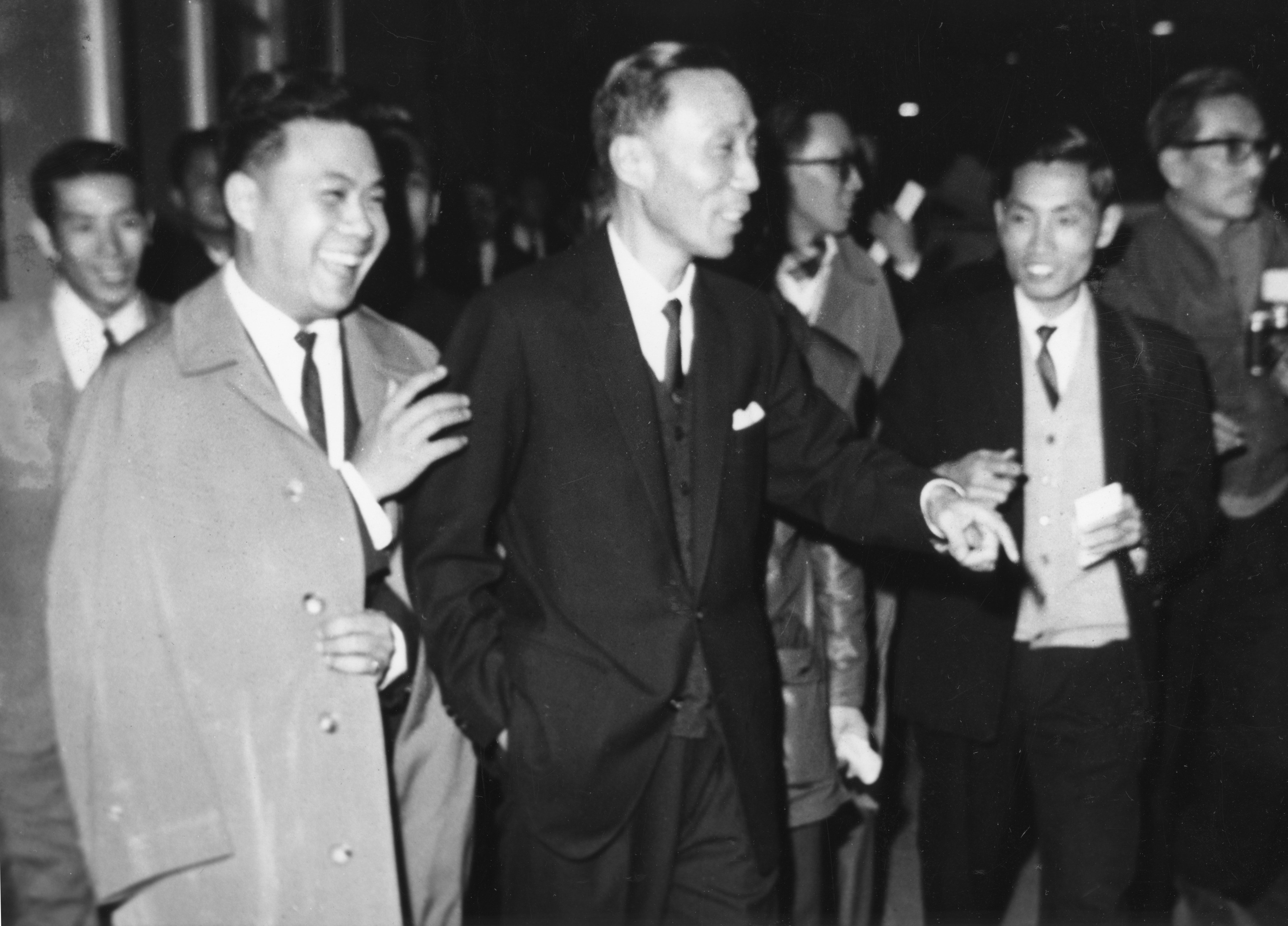 Vee Ming Shaw (left), with his father Run Run Shaw, being interviewed by reporters at Kai Tak Airport in Hong Kong. On February 6, 1964, Vee Meng Shaw was kidnapped in Singapore and held for nearly 12 days. Photo: Wah Kiu Yat Pao