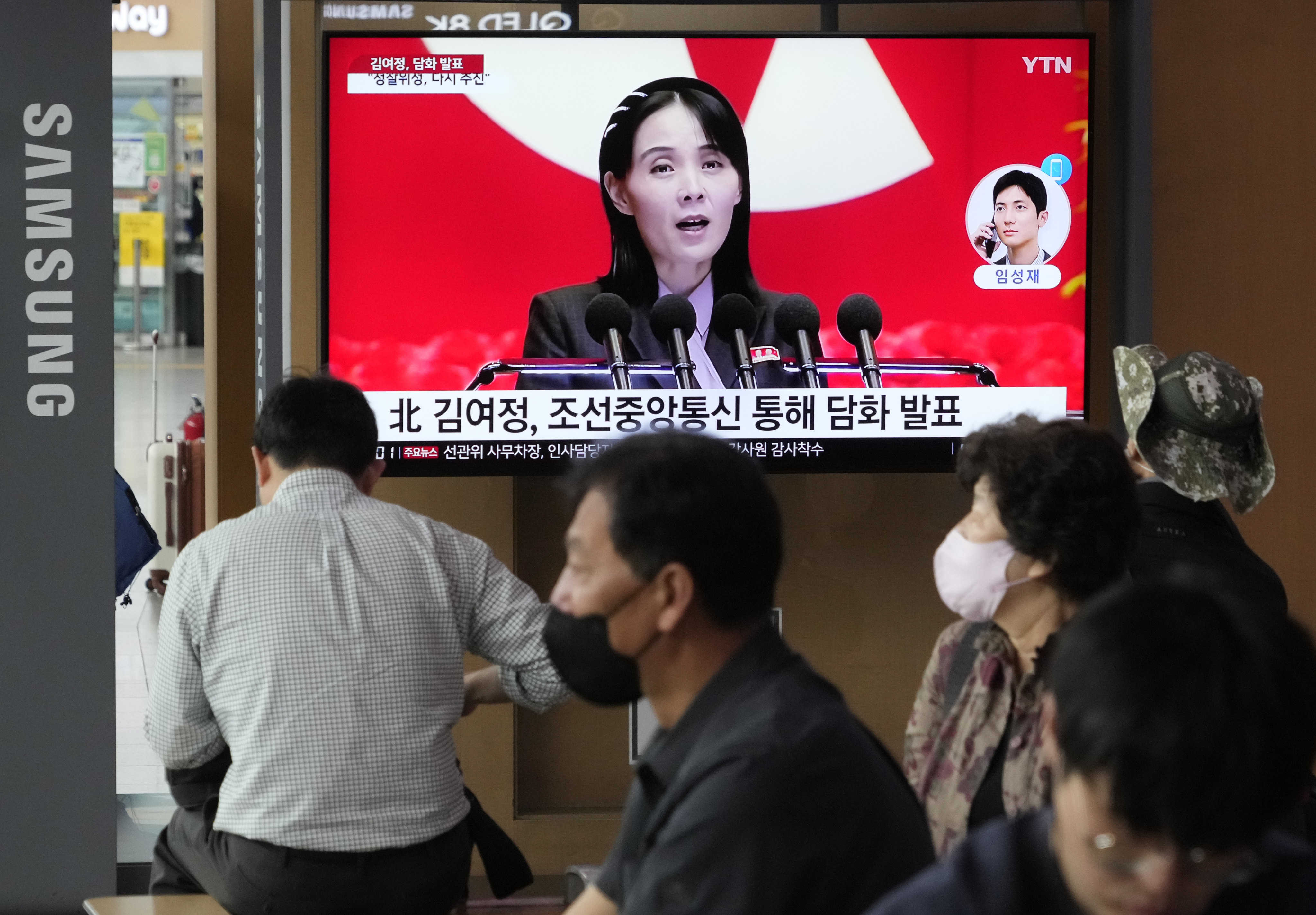 A TV screen shows a file image of Kim Yo-jong, the sister of North Korean leader Kim Jong-un, during a news programme at the Seoul Railway Station. Kim Yo-jong has said she saw a positive tone in comments from Prime Minister Fumio Kishida, who is seeking a summit. Photo: AP