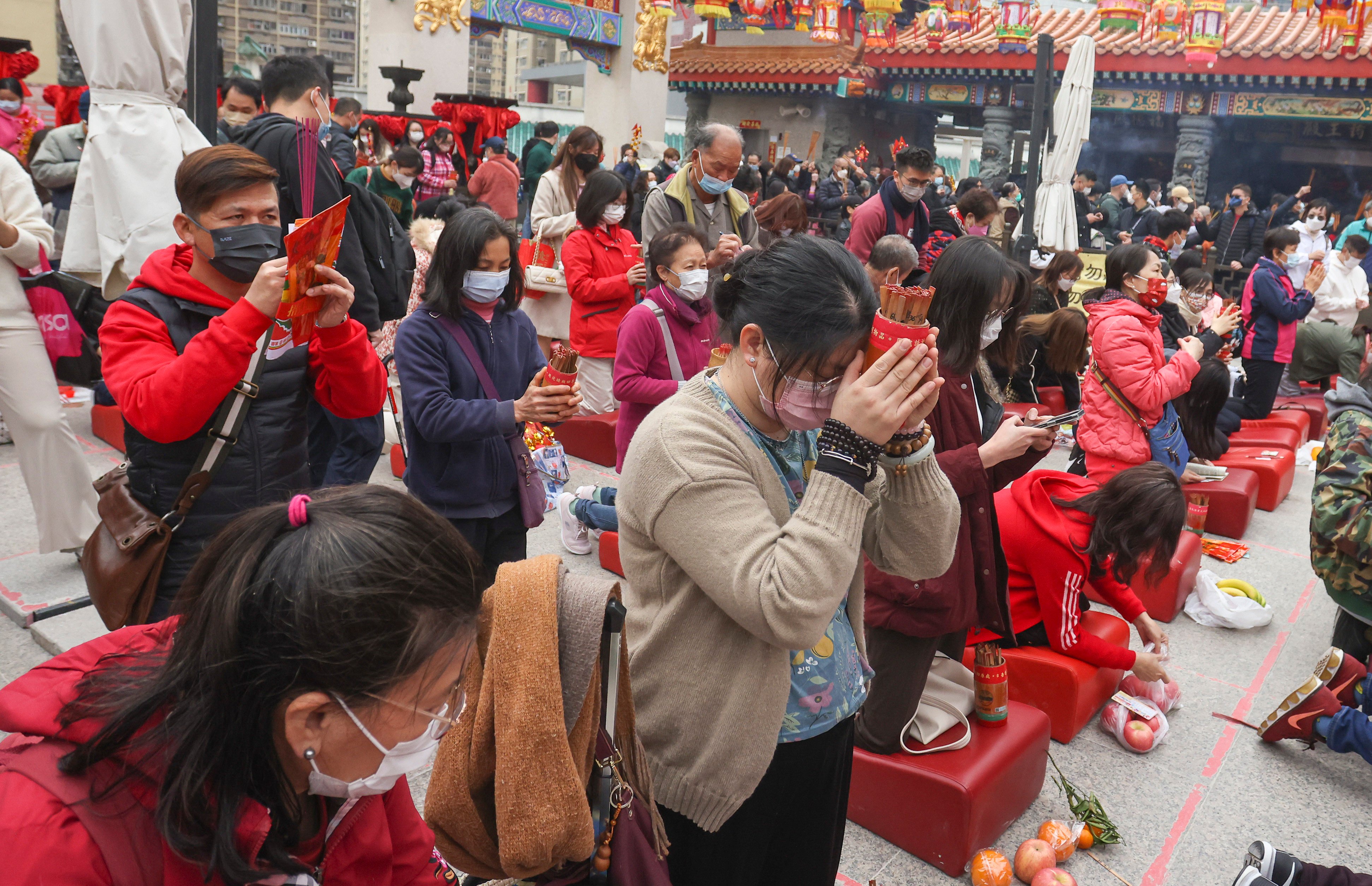 Worshippers pray at Wong Tai Sin Temple in Hong Kong on the fourth day of the Lunar New Year holidays on January 25, 2023. Photo: Jonathan Wong