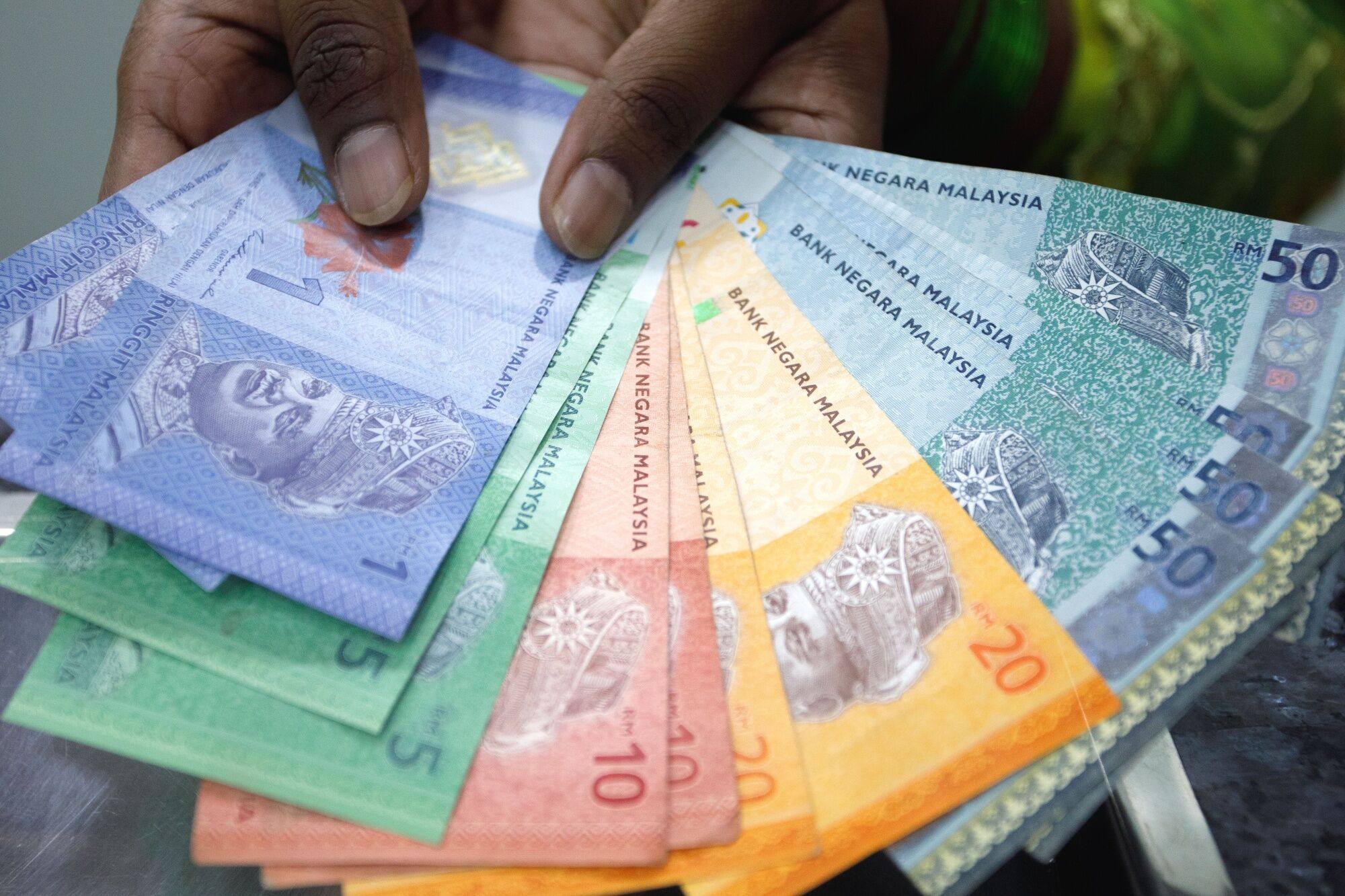 Malaysian ringgit banknotes are seen at a currency exchange in Kuala Lumpur. Malaysia’s currency is nearing a level last seen during the Asian financial crisis in 1998. Photo: Bloomberg