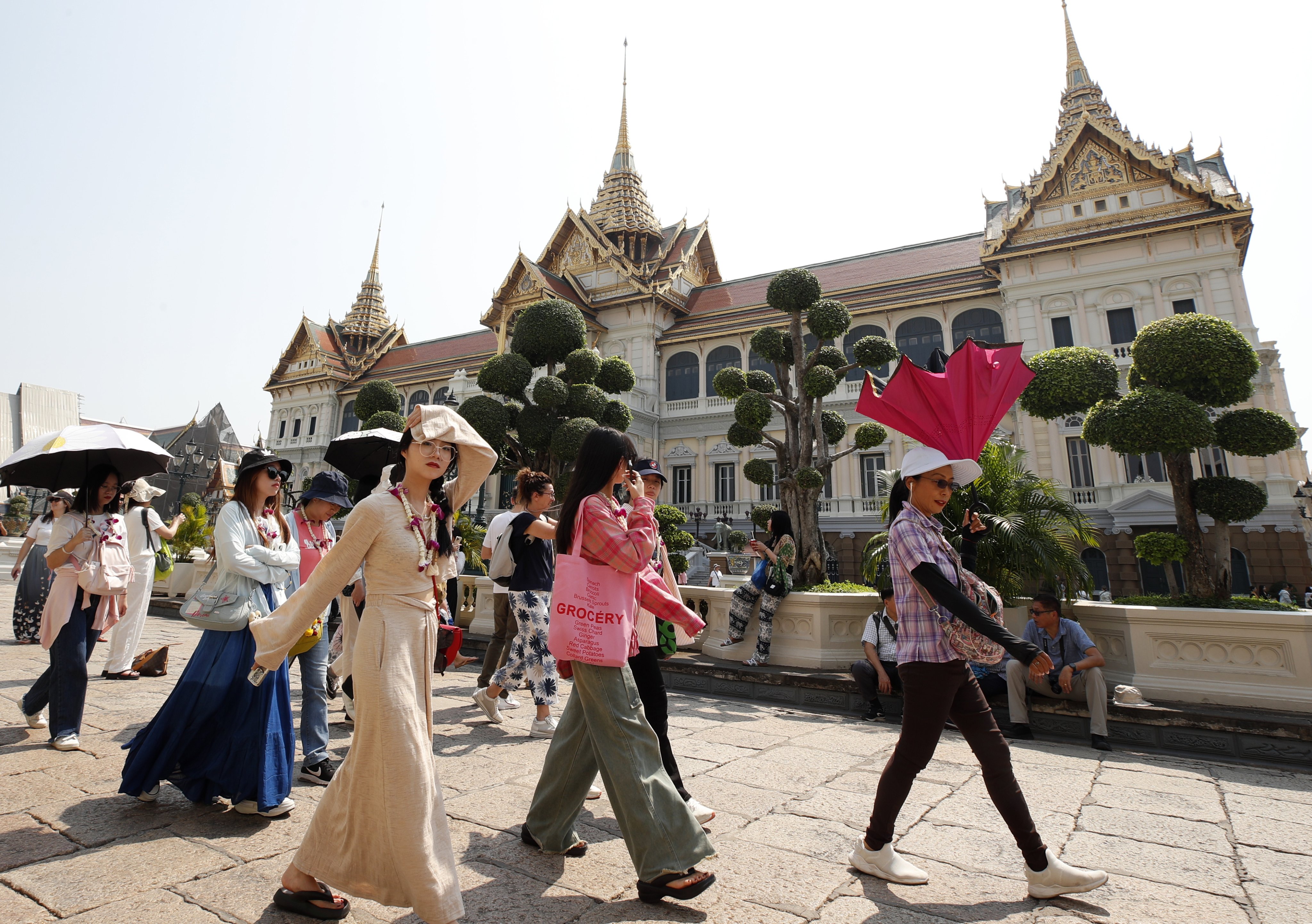 Chinese tourists visit the Grand Palace in Bangkok, Thailand, on January 29. Photo:  EPA-EFE