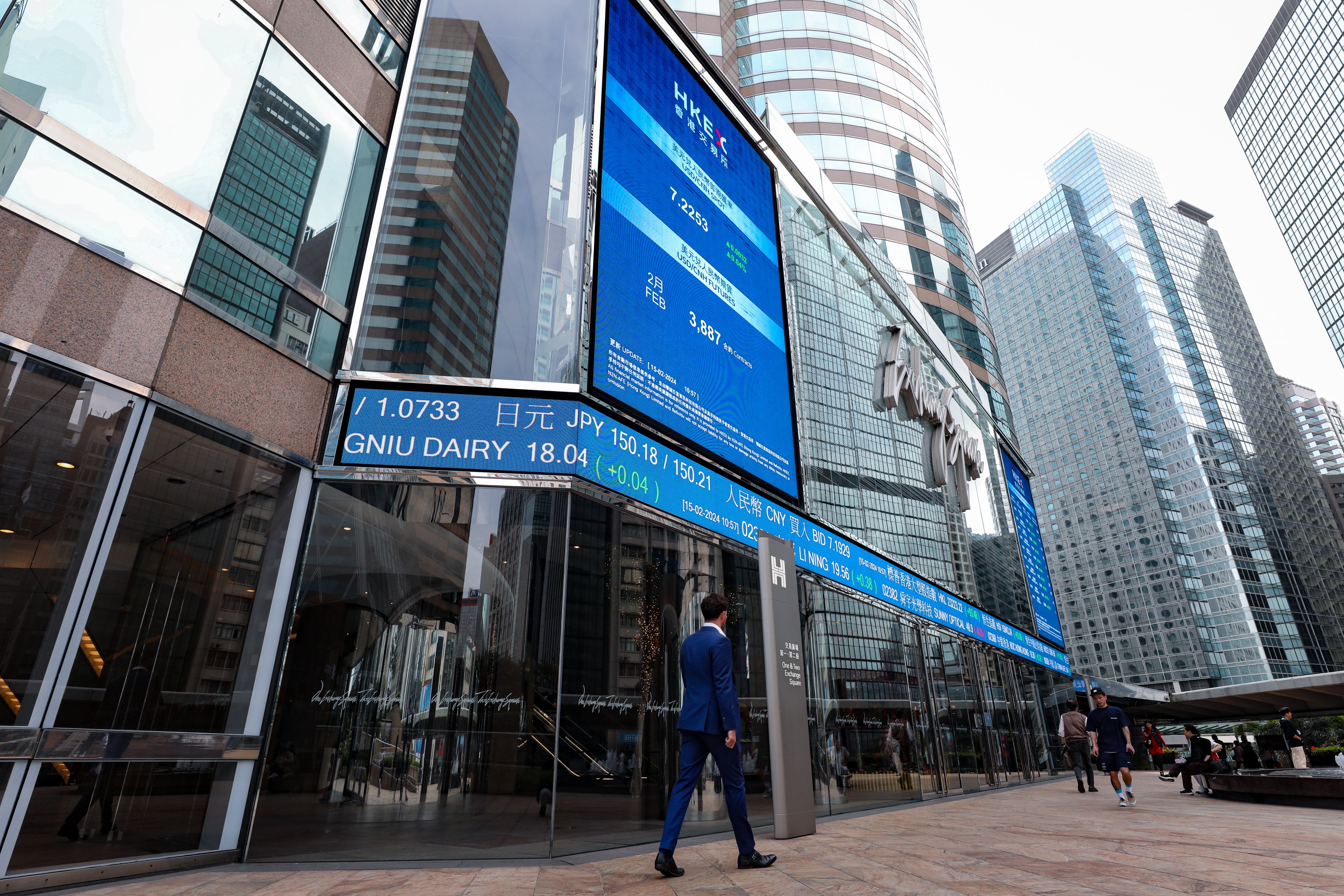 Screens showing the Hang Seng Index and stock prices outside the Exchange Square in Central. Photo: Sun Yeung
