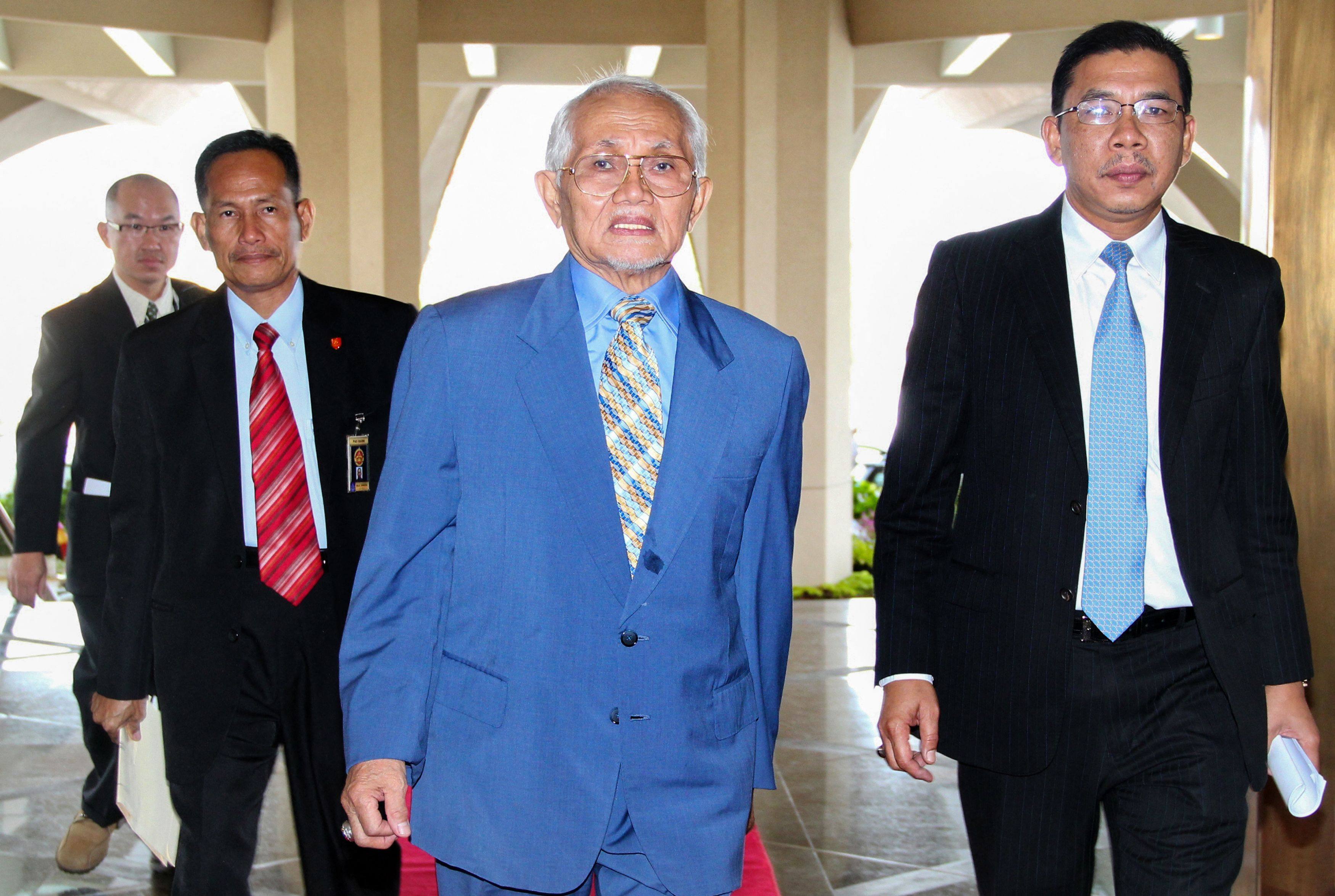 Sarawak chief minister Taib Mahmud (centre) arriving at the Sarawak state legislative assembly in Kuching on May 21, 2013. Photo: AFP