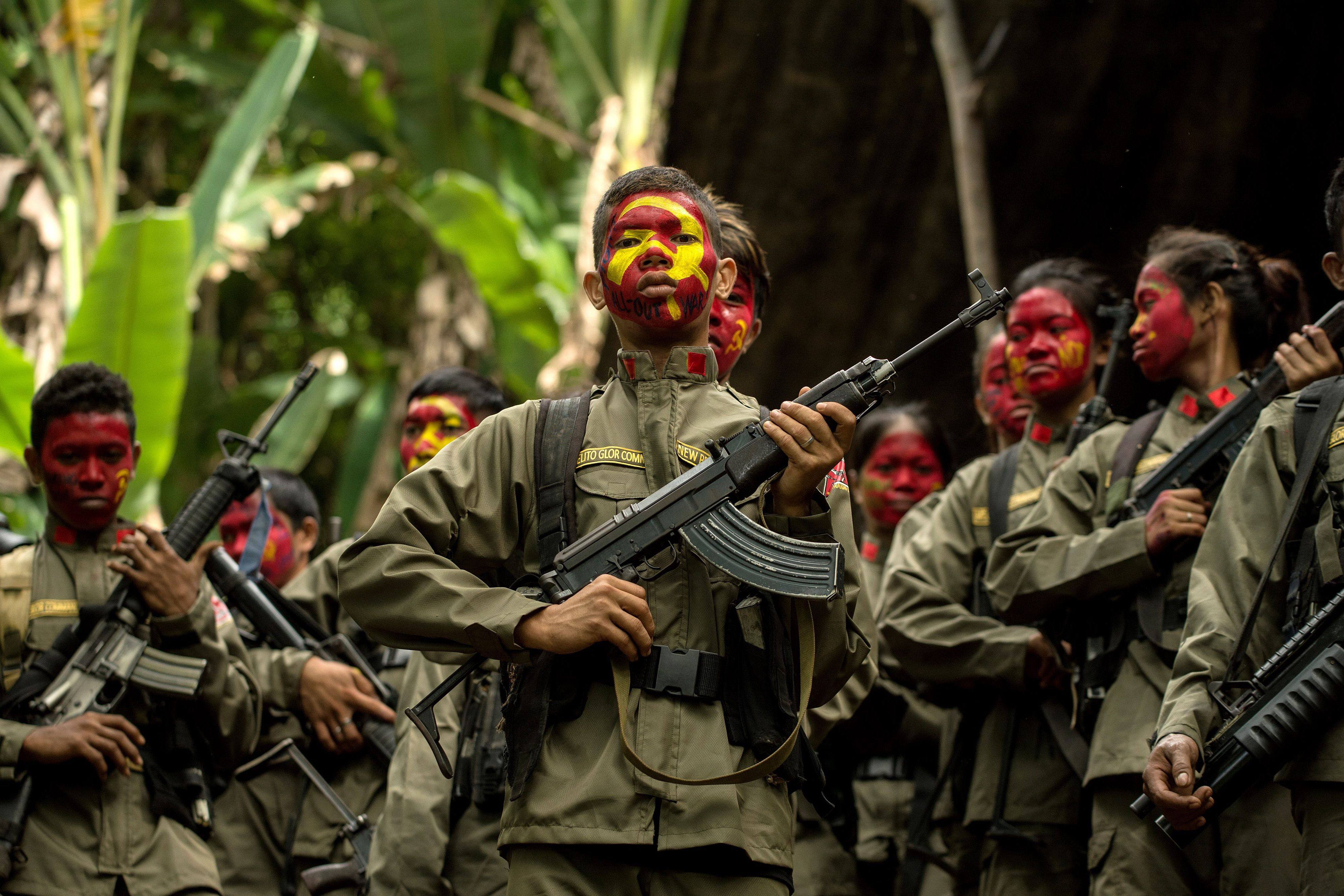 Guerrillas of the New People’s Army (NPA) in formation in the Sierra Madre mountain range, located east of Manila. Photo: AFP