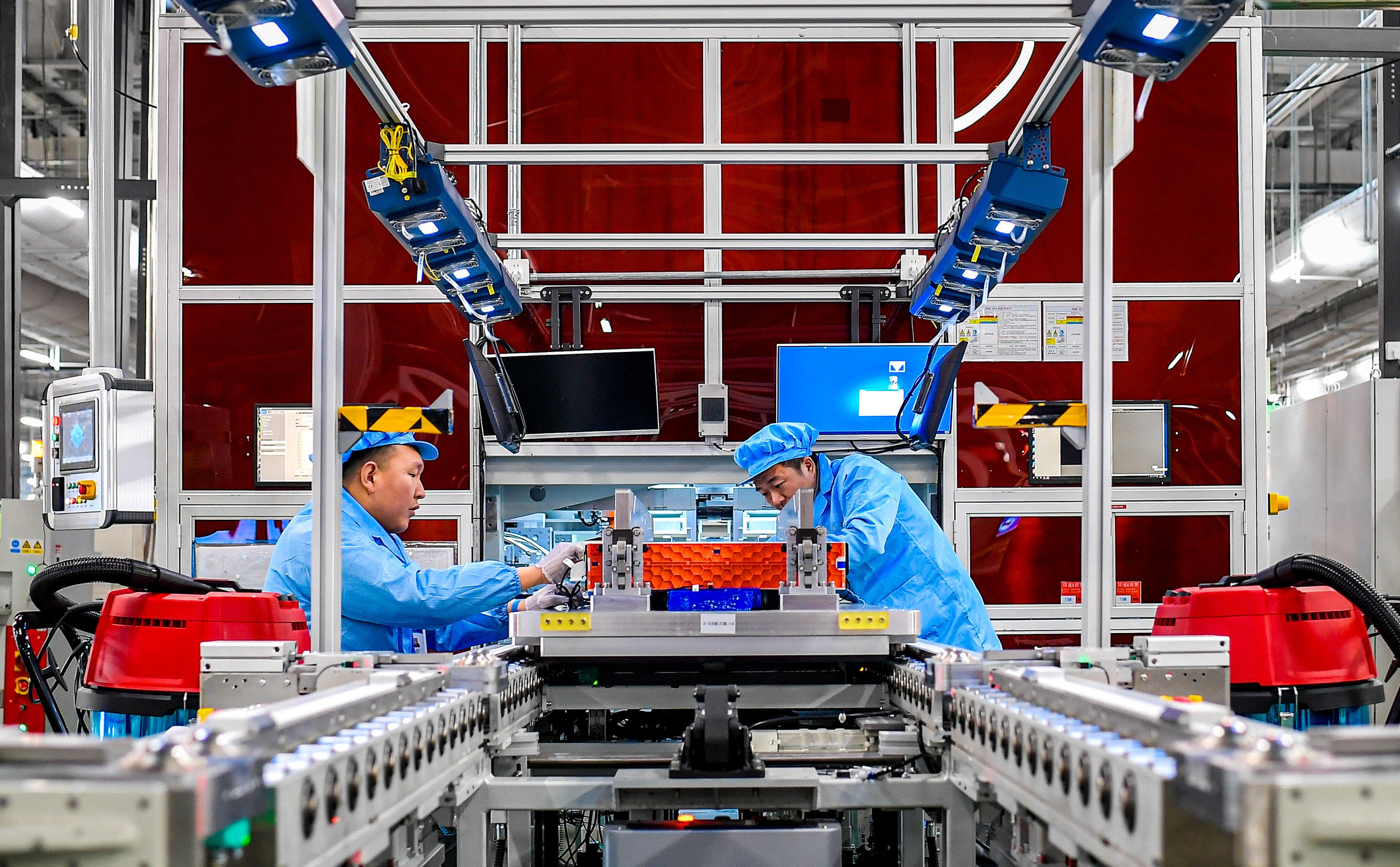 Staff members work at a battery production facility co-invested by First Automotive Works (FAW) and BYD in Changchun, capital of northeast China’s Jilin Province, on February 2, 2023. Photo: Xinhua