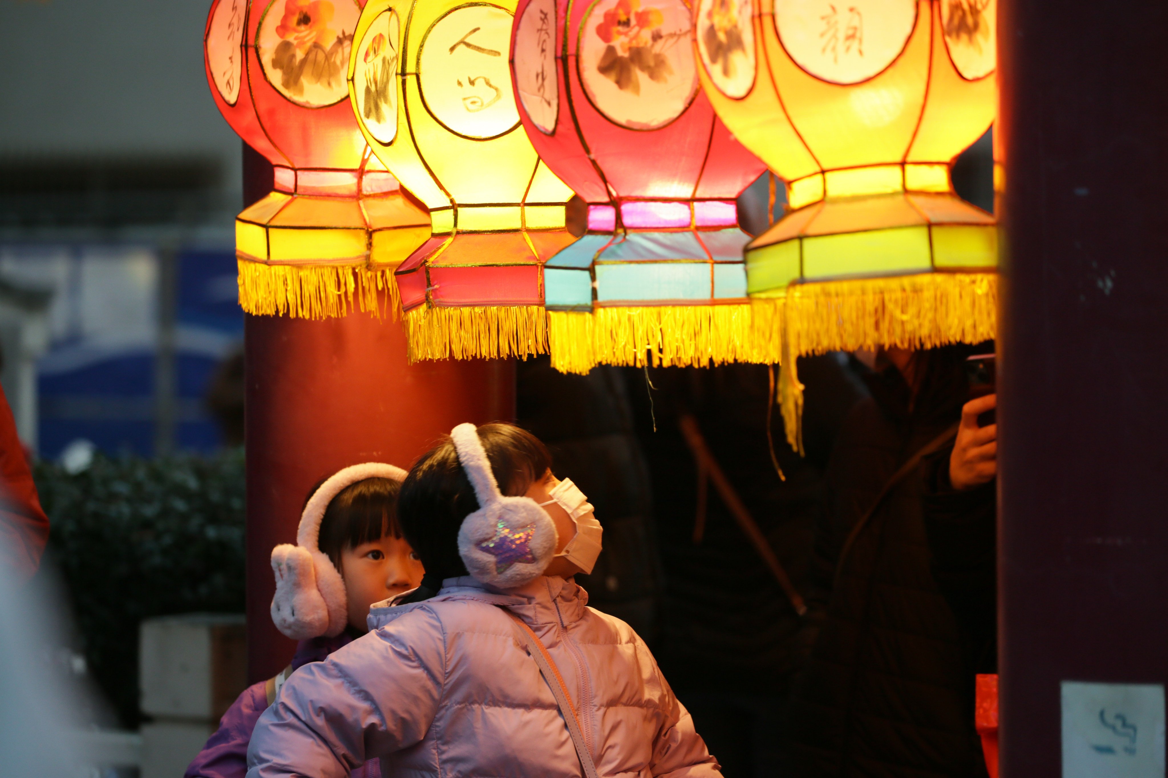 Children view lanterns in the Chinatown of Yokohama. The ratio of Japanese men who took paternity leave stood at 17.1 per cent in a financial year 2022 survey, far less than 80.2 per cent among women and far below the government’s 2025 target of 50 per cent. Photo: Xinhua