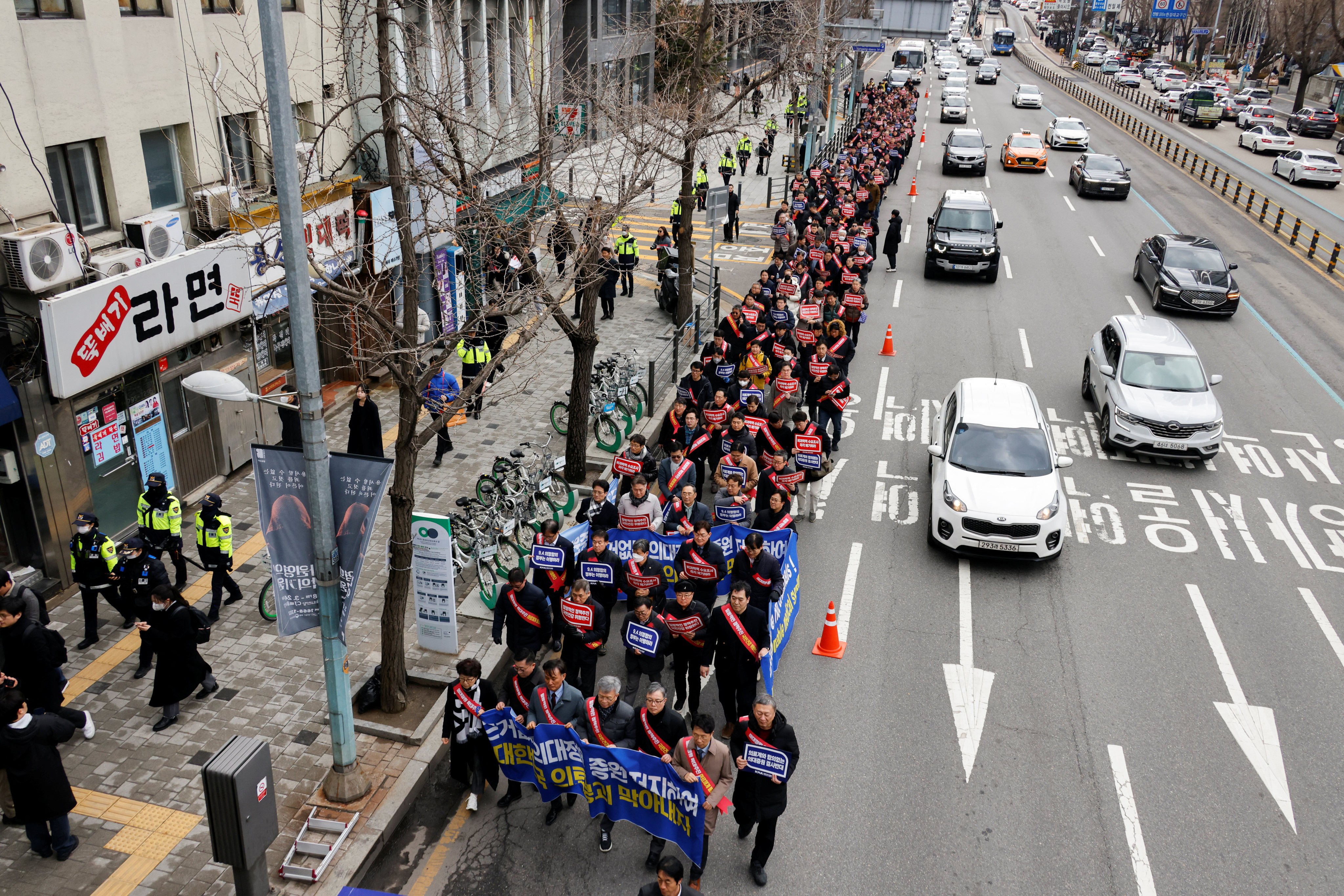 South Korean doctors march to the presidential office to protest against the government’s medical policy in Seoul. Photo: Reuters