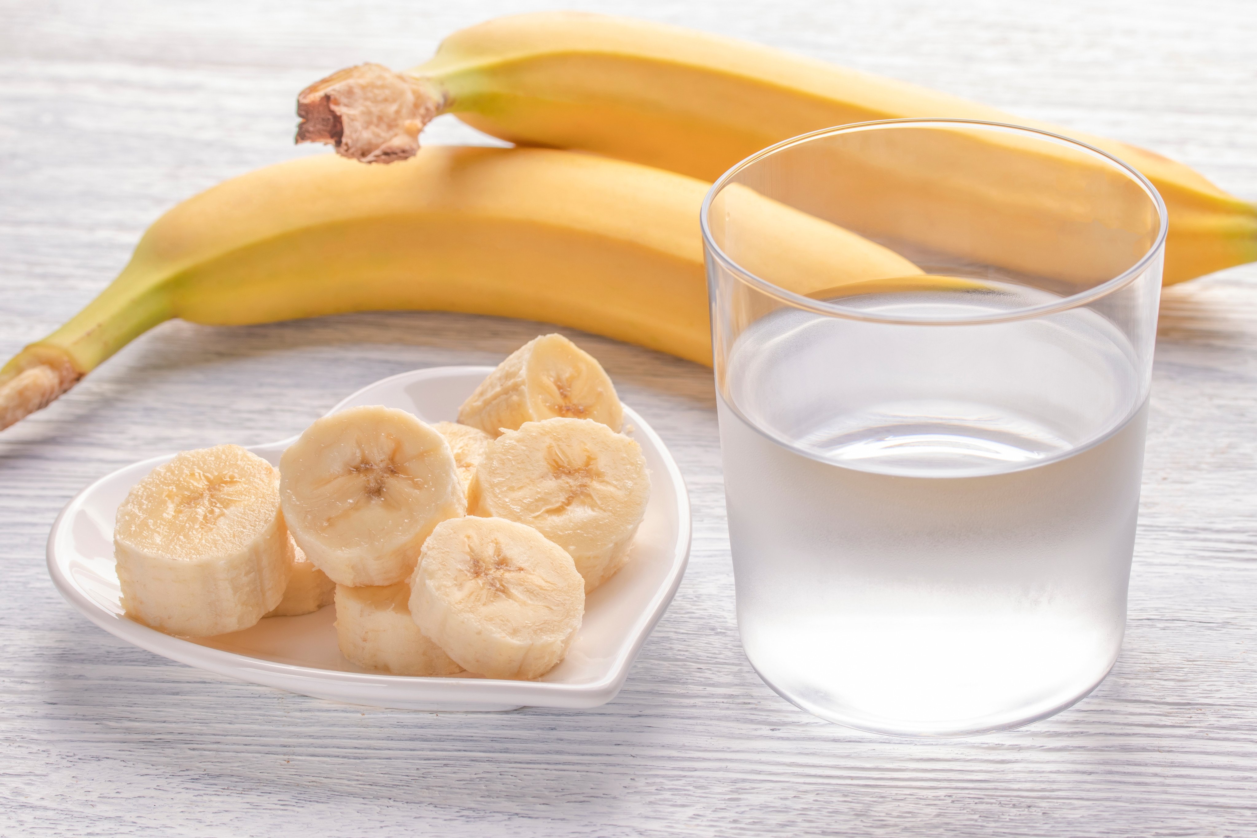 The Morning Banana Diet, which prescribes eating bananas for breakfast to lose weight, is back in vogue. We look at why there’s more to the diet than meets the eye, as a nutritionist explains how to incorporate it for healthy, long-term weight loss. Photo: Shutterstock
