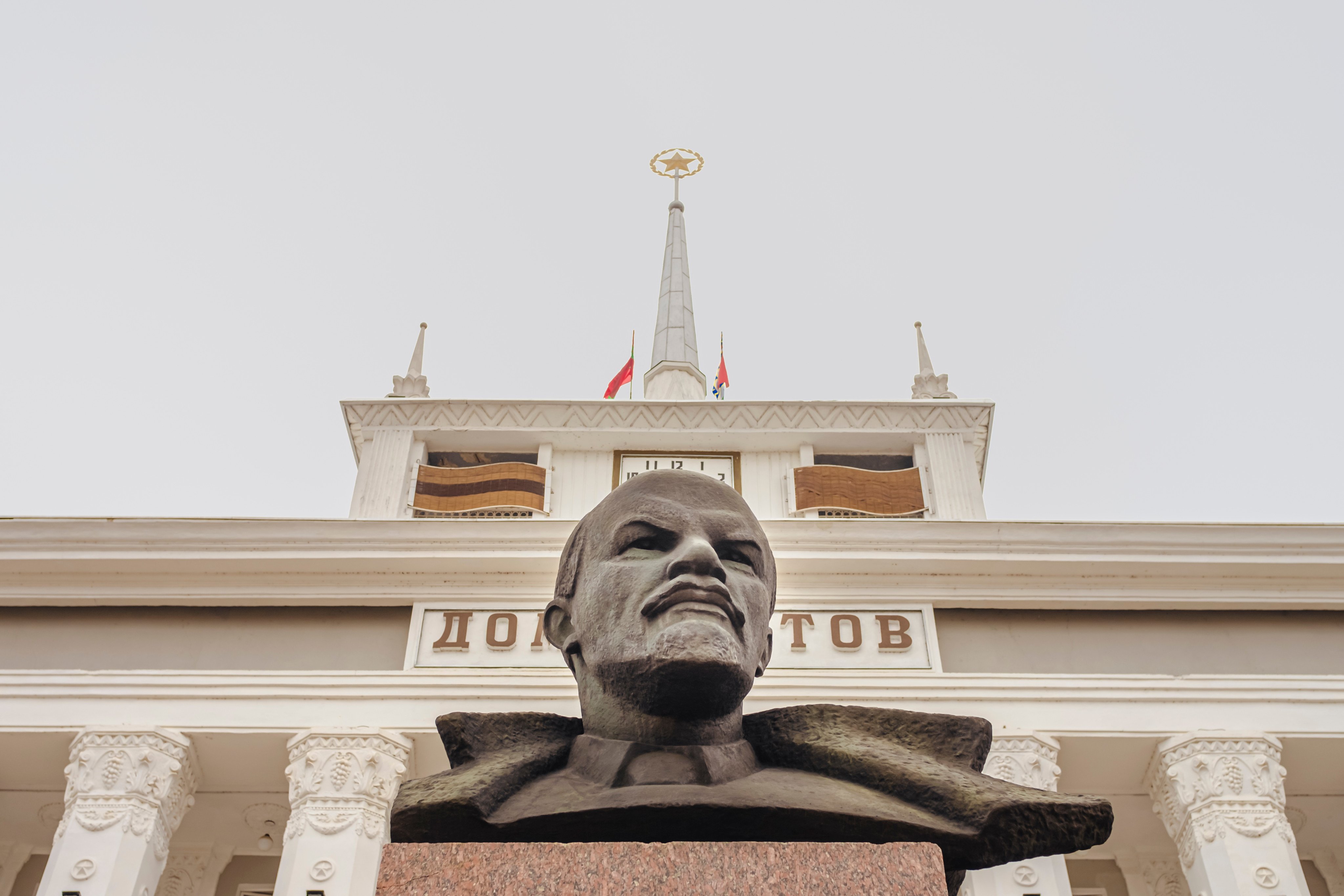A statue of Lenin in front of the town hall in the capital of Transnistria, Tiraspol. Photo: Shutterstock