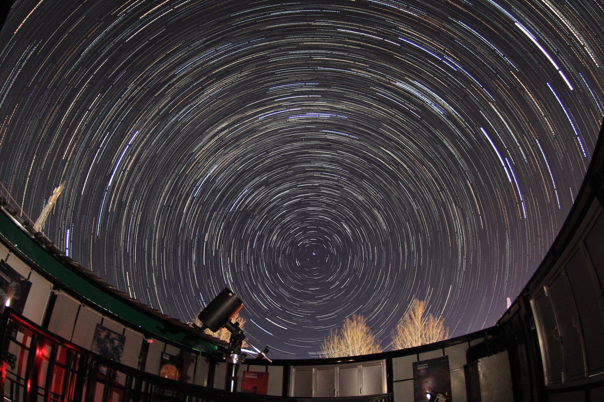 An image of star trails, which shows the motion of the stars over the sky during a period of several hours.
Photo: Starscapes