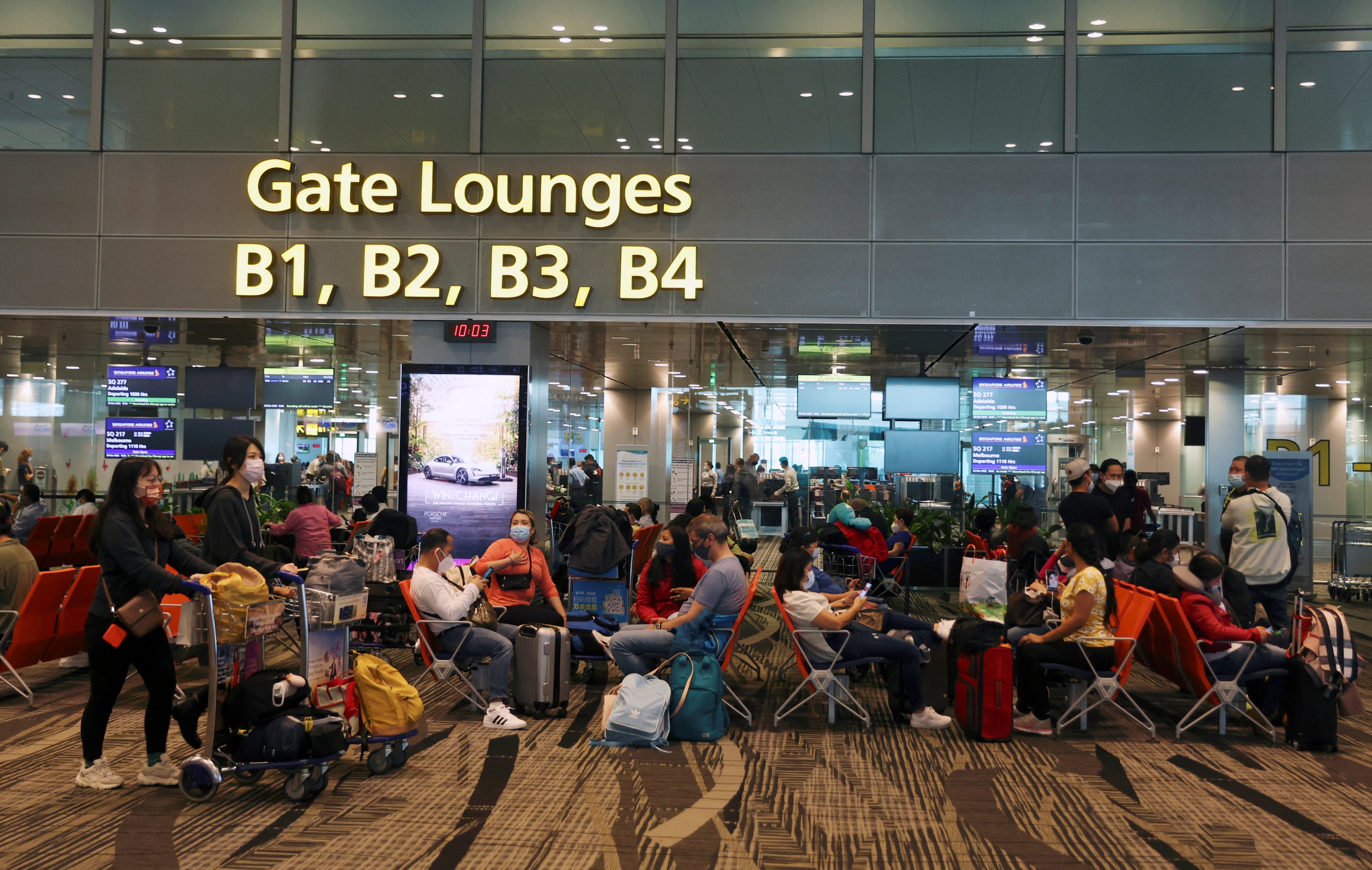 Travellers wait to embark at Changi Airport in Singapore on March 30, 2022. Photo: Reuters