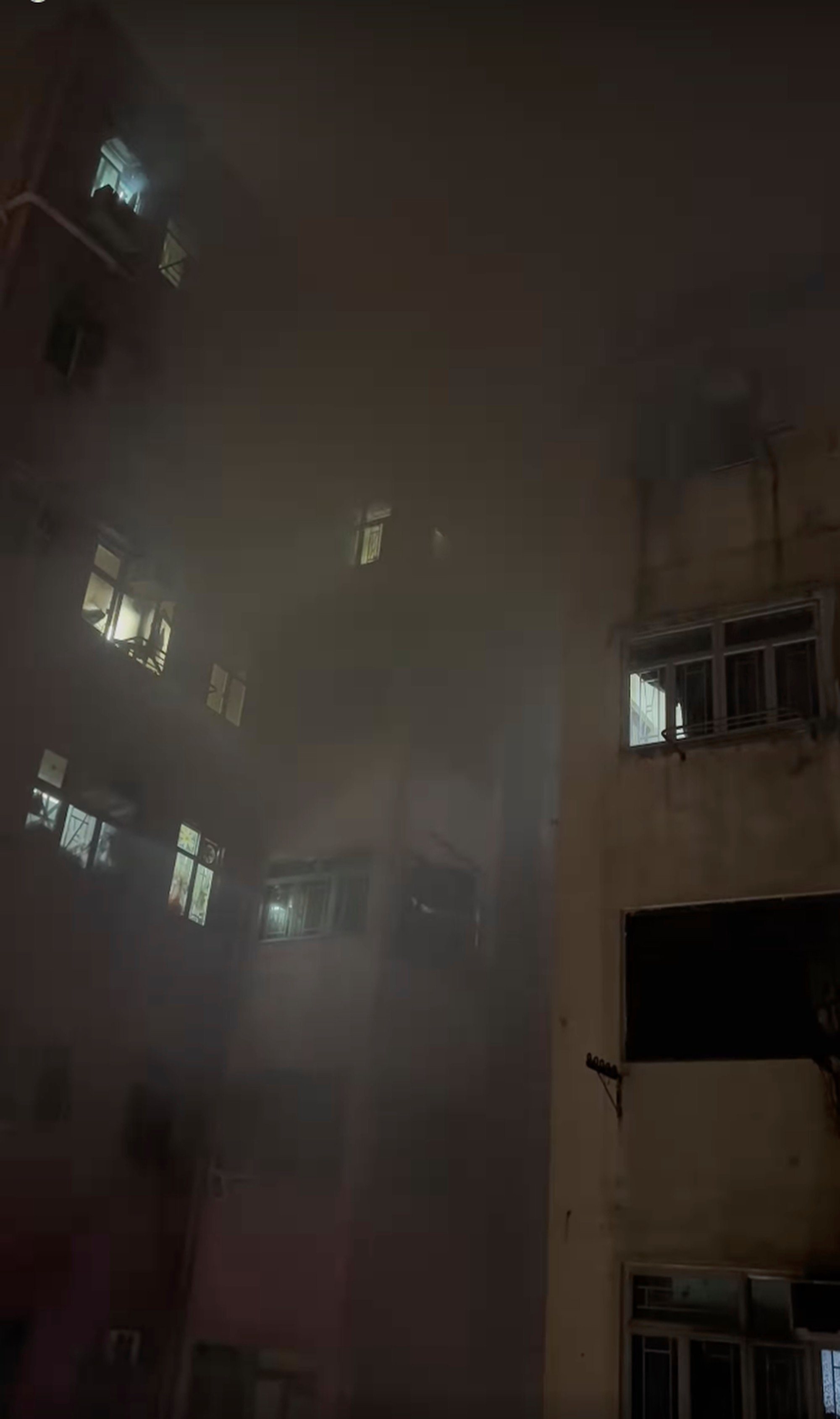 Thick smoke billows out of the residential flat. Photo: Elaine Lam/Facebook