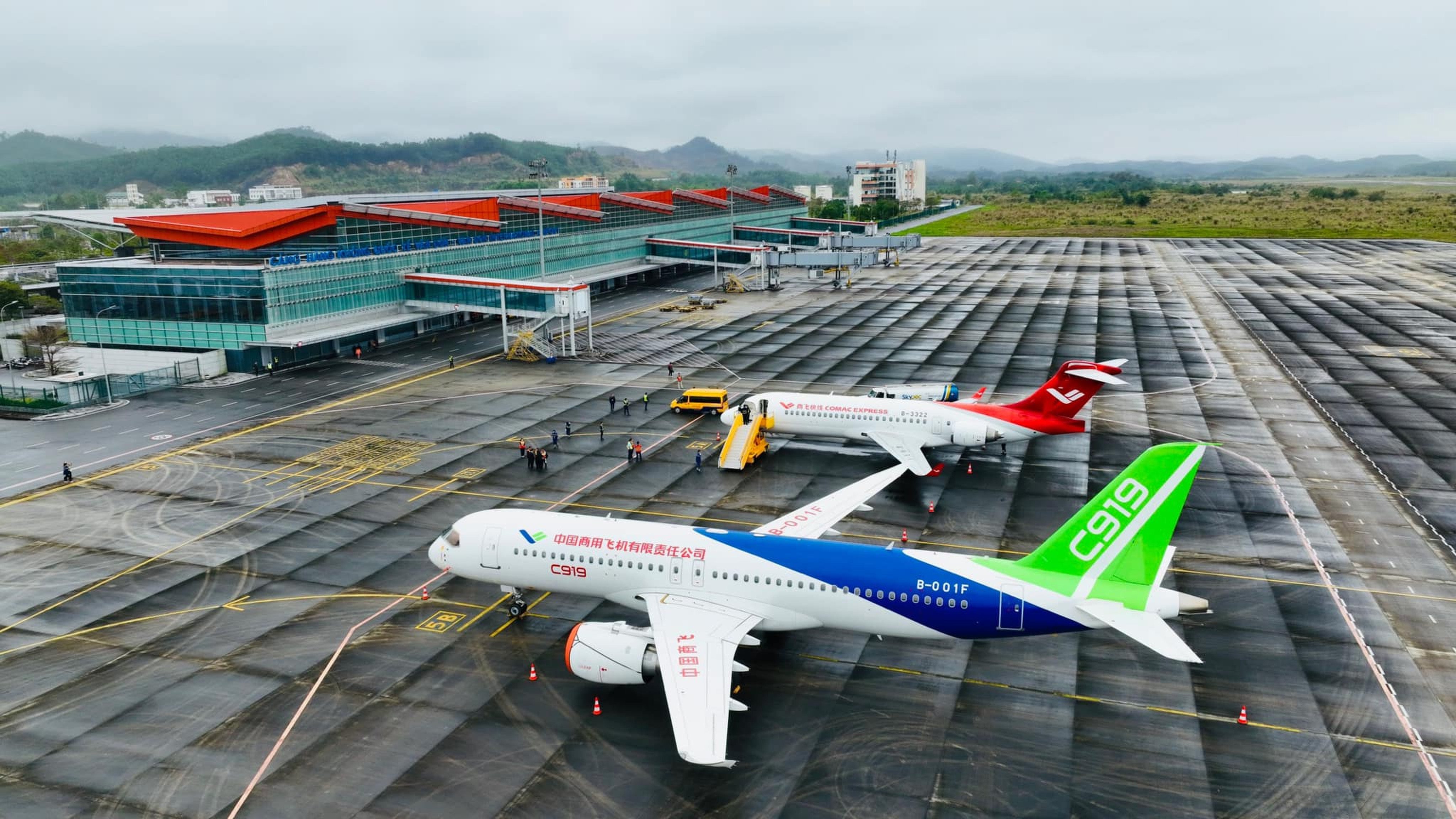 China’s C919 (front) and ARJ21 aircraft are seen at the Van Don International Airport this week as a two-week marketing campaign kicked off in Vietnam. Photo: Facebook/Van Don International Airport
