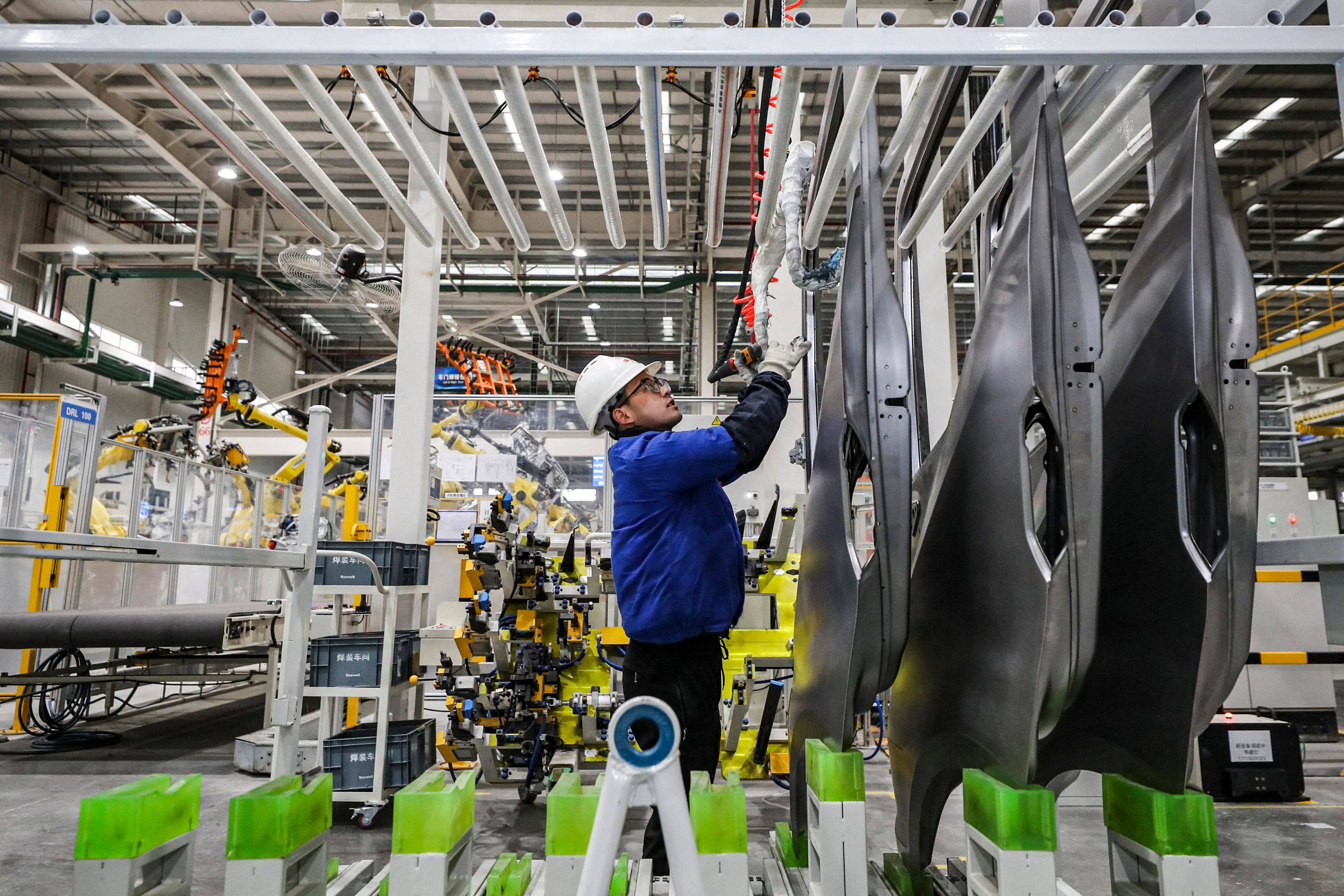 China’s official manufacturing purchasing managers’ index (PMI) fell to 49.1 in February from 49.2 a month earlier. Photo: AFP