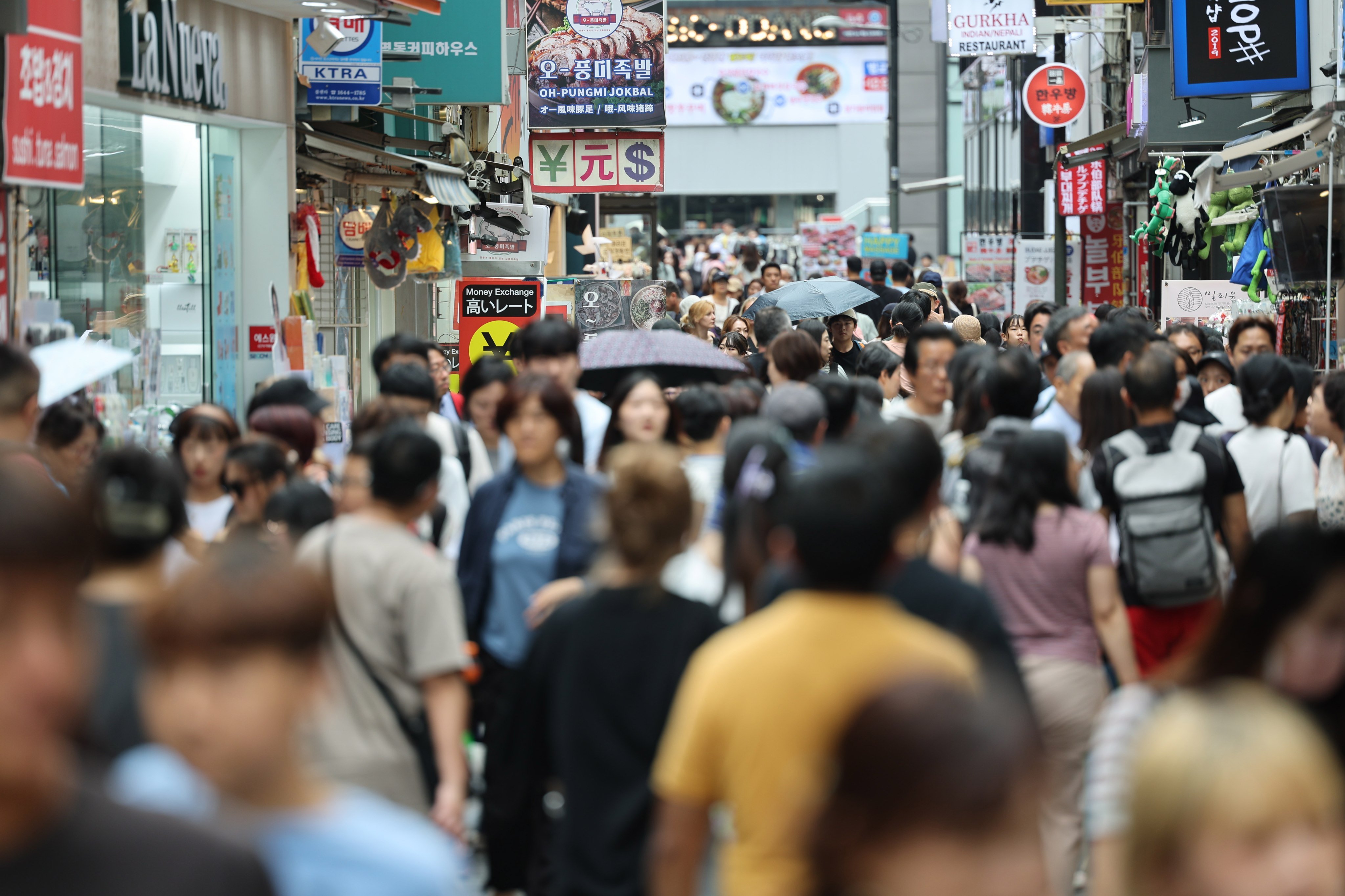 Foreign tourists in the popular Seoul shopping district of Myeongdong. Photo: EPA-EFE/Yonhap