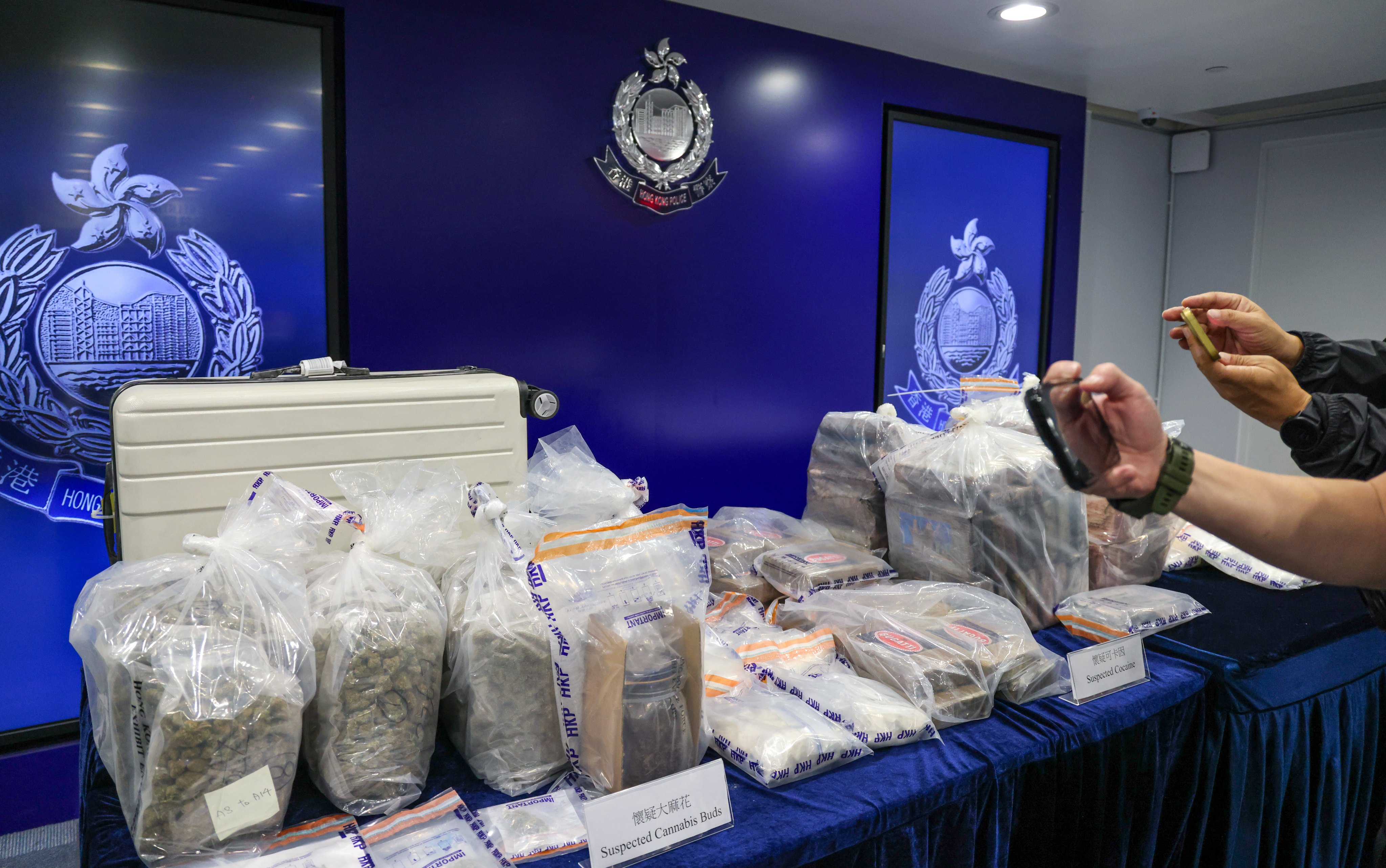 Police have seized suspected cocaine worth HK$100 million in the New Territories. Photo: Jelly Tse