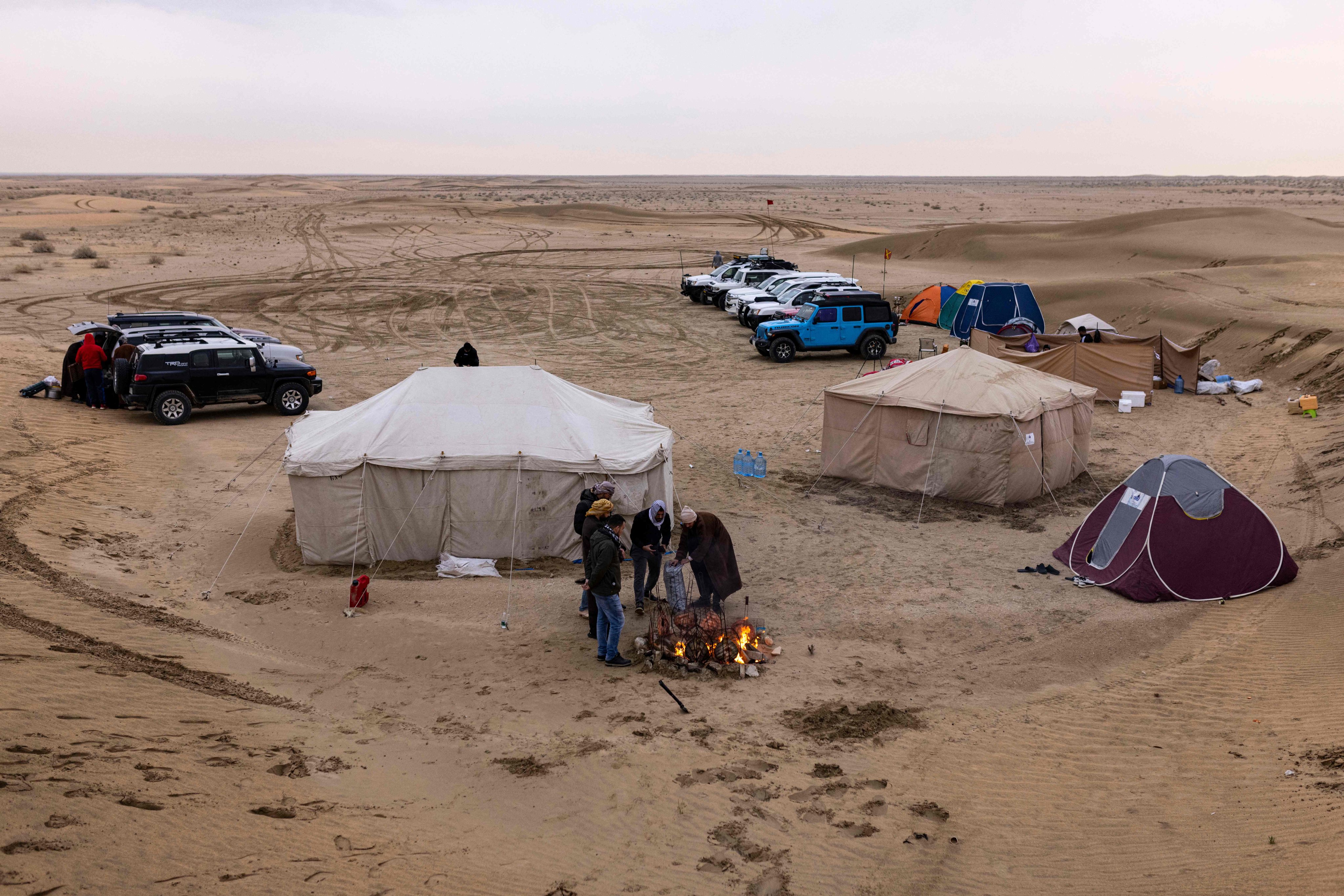 12er zelt Skandika Tunnelzelt Hurricane für 12 Personen | Camping mit/ohne eingenähtem Zeltboden, mit/ohne Sleeper Technology, 2 Schlafkabinen, 5000 mm Wassersäule, 215 cm Stehhöhe 0715757579821 Farbe:Schwarz / Helles Gelb Designing a better home