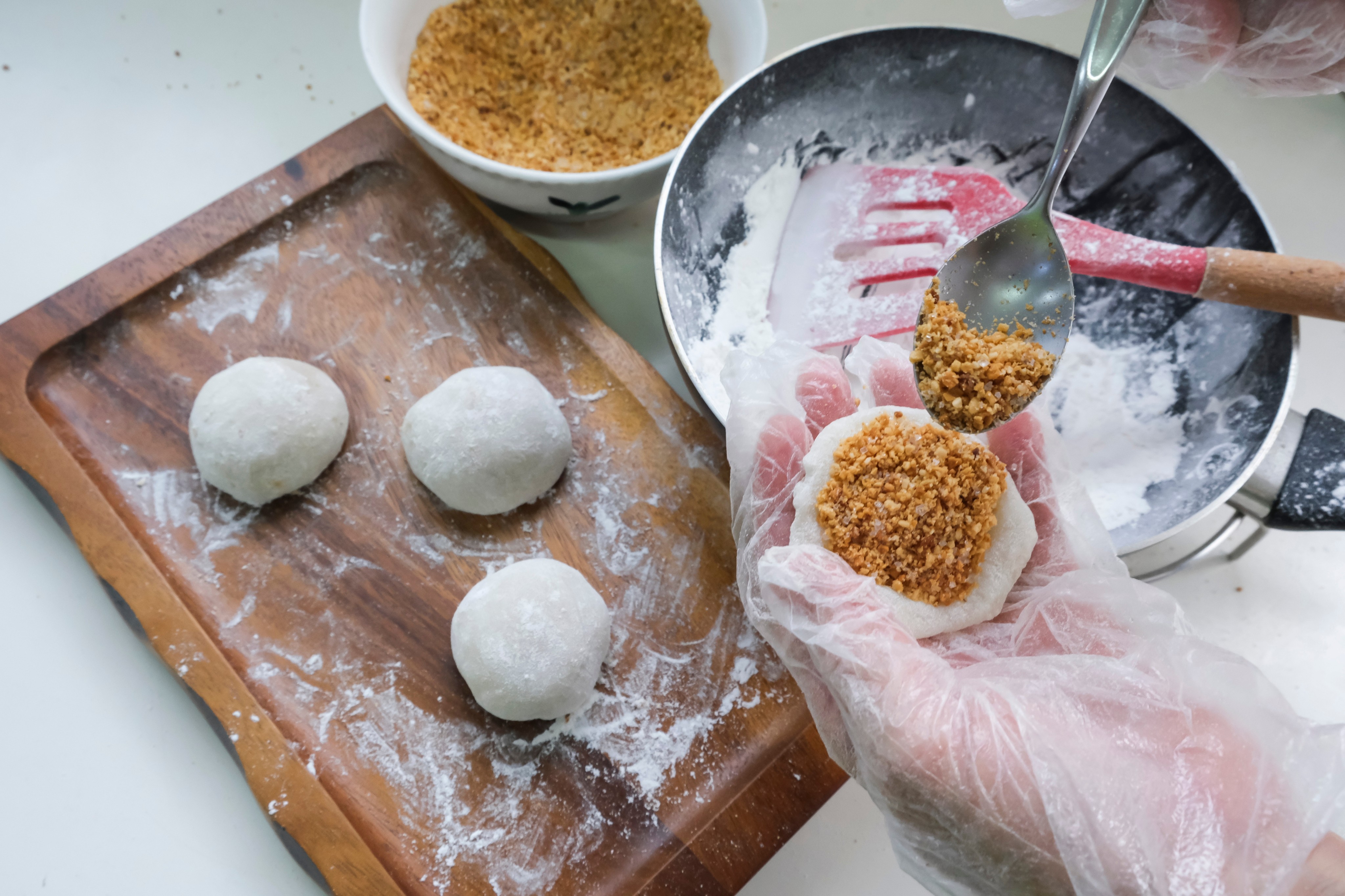 Hong Kong lo mai chi aka Chinese mochi is a popular Hong Kong snack. Although the character used for mochi in Japanese has a different meaning in Chinese, similar sounding snacks like this throughout Asia suggest a common origin. Photo: Shutterstock