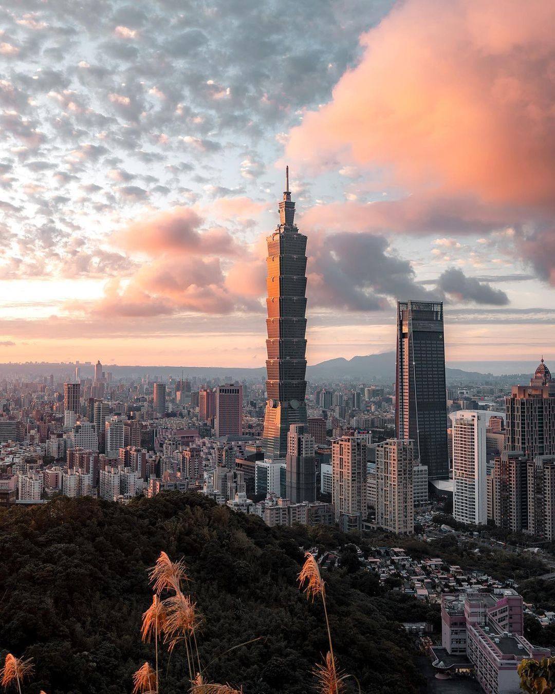 Planning a trip to Taiwan but hoping to go beyond the tourist traps? Check out these world-class recommendations, from Moonrock’s locally inspired cocktails to CMP Village’s gorgeous glamping tents. Photo: @taipeitravels/Instagram