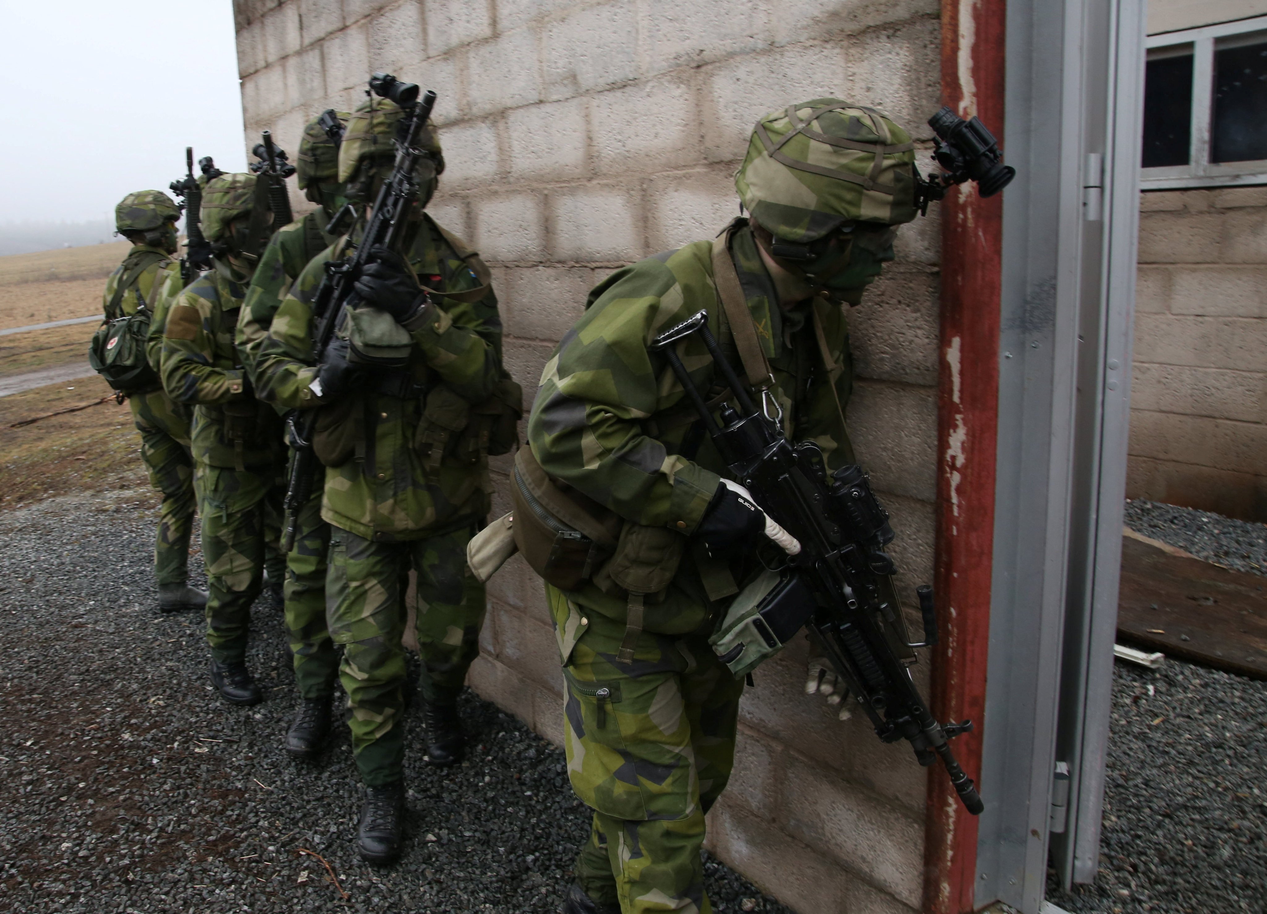 Swedish troops take part in a training at a military site in Kungsangen, near Stockholm, Sweden. Photo: Reuters