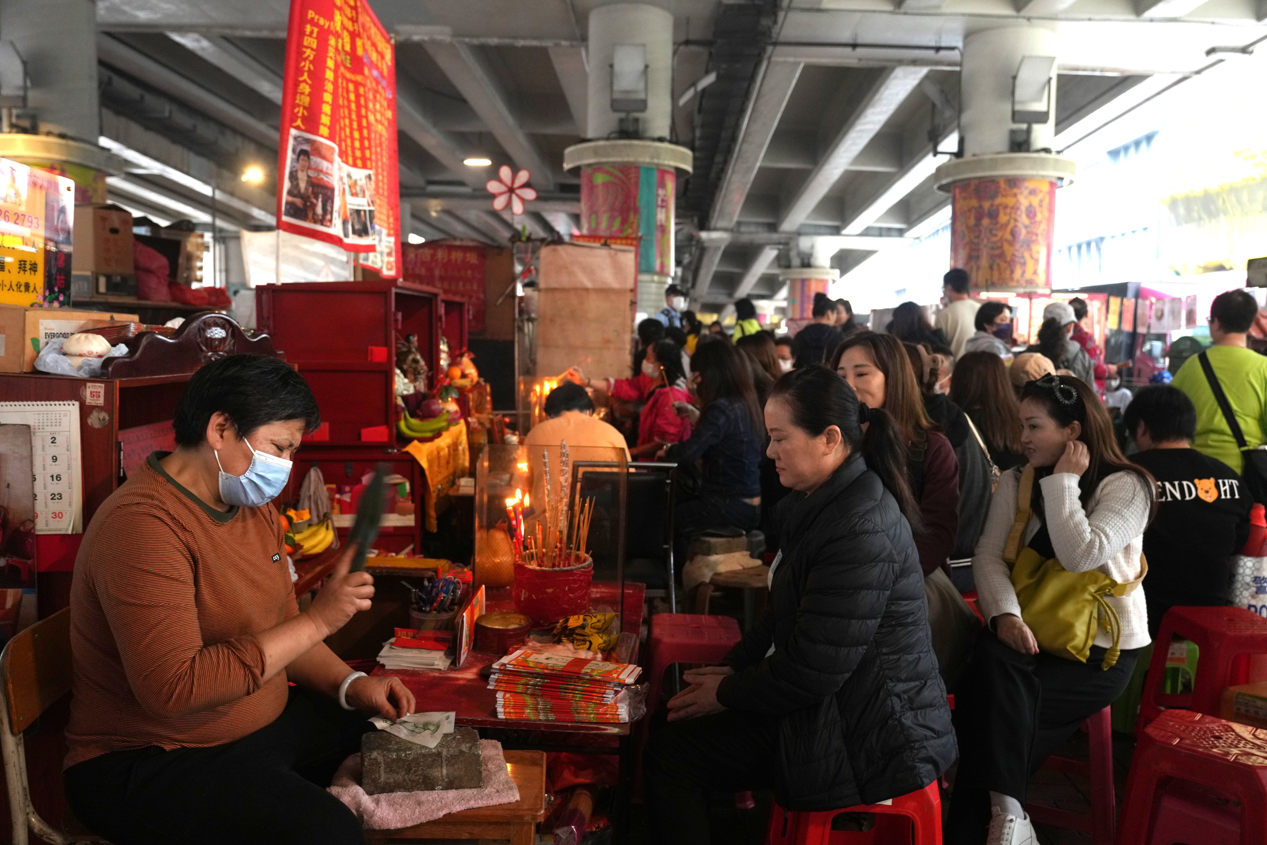 People queue for the shoe-hitting ritual. Tuesday marked the moment on the lunar calendar considered ideal for carrying out the practice. Photo: Sam Tsang