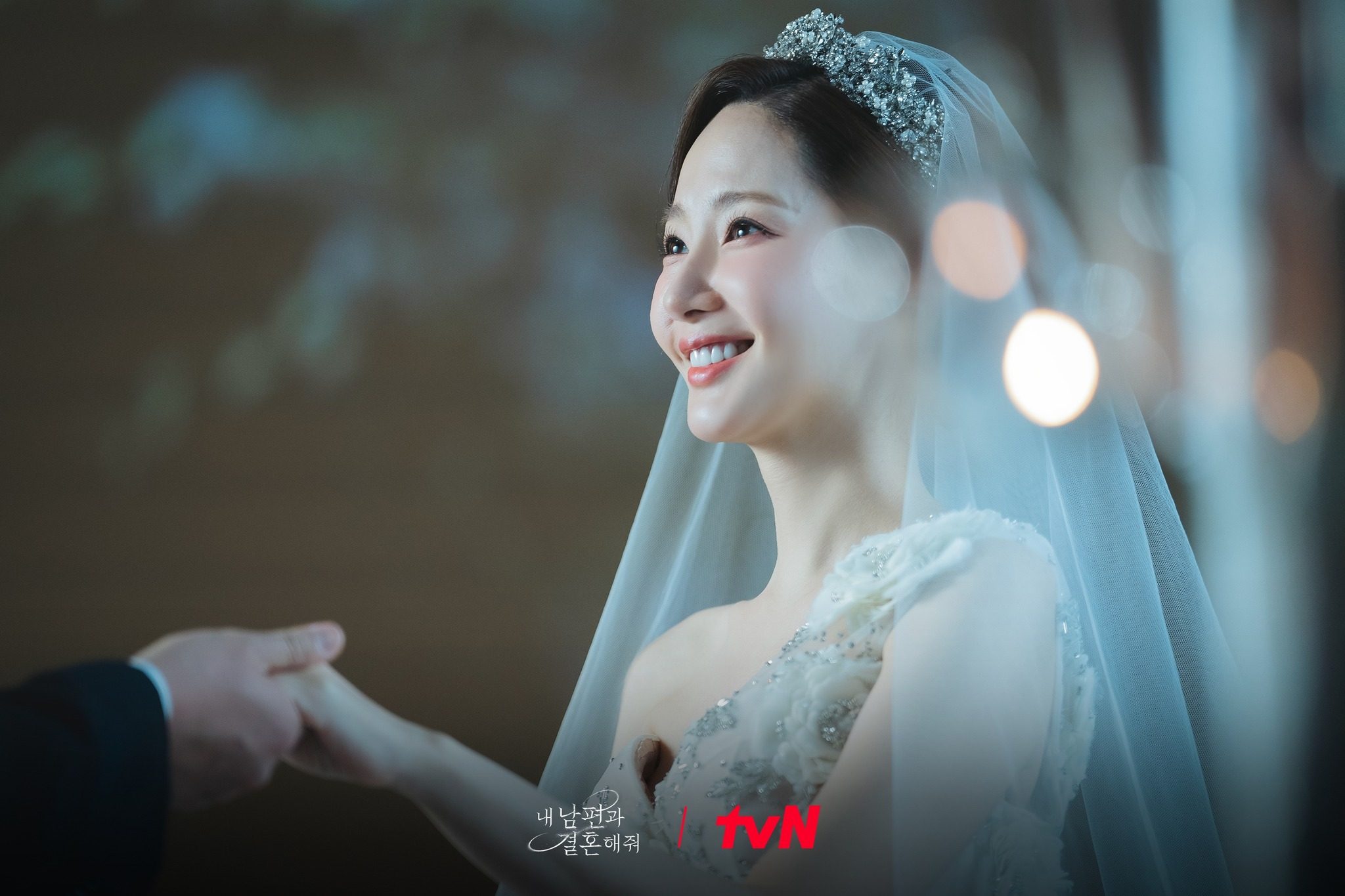 Park Min-young as Ji-won in a still from Marry My Husband.
