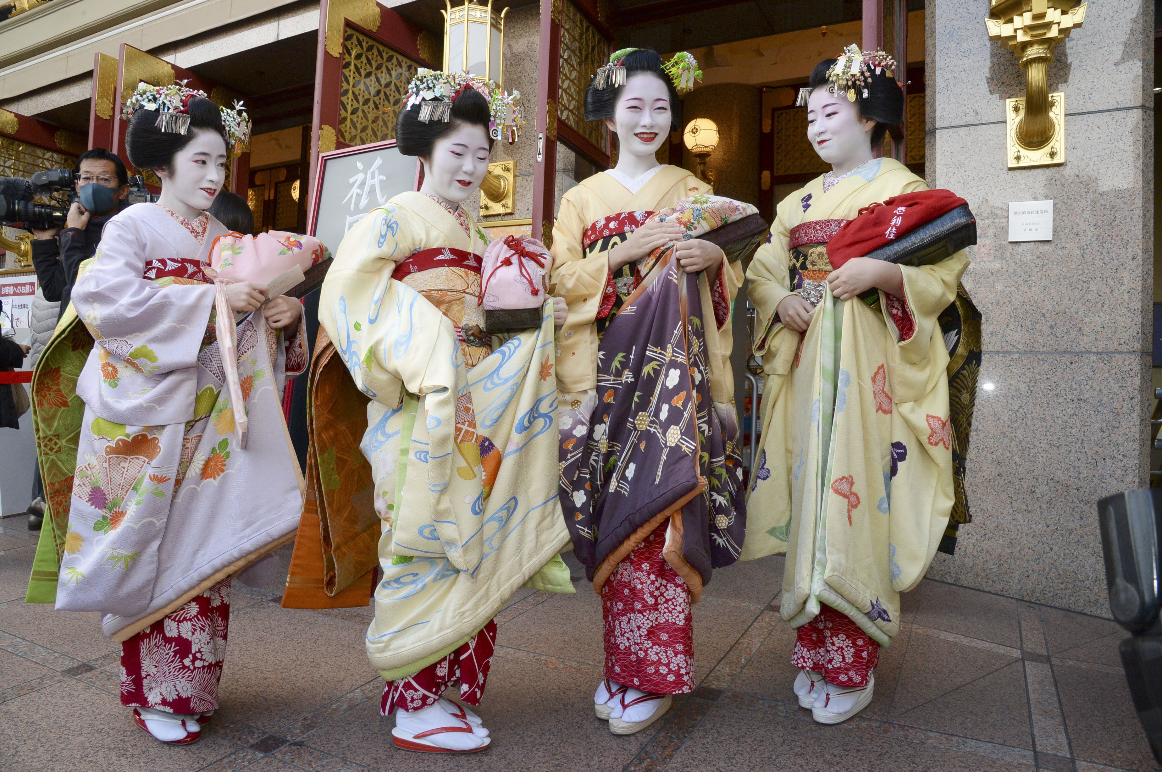 Japanese geisha visit Minamiza Theatre in Kyoto to watch a kabuki performance. Photo: Kyodo