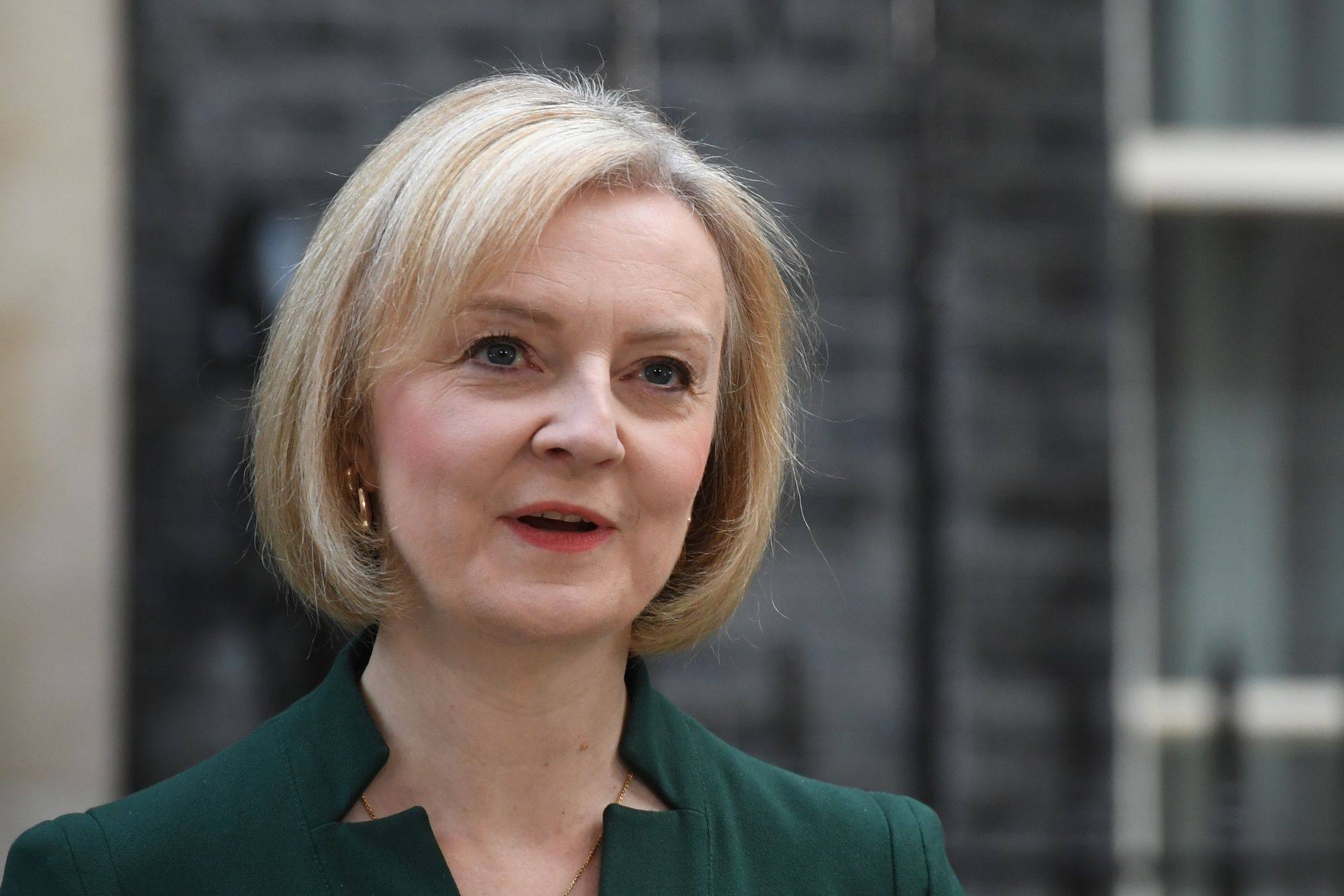 Then-outgoing UK prime minister Liz Truss delivers her departure speech outside 10 Downing Street in London on October 25, 2022. Photo: Bloomberg