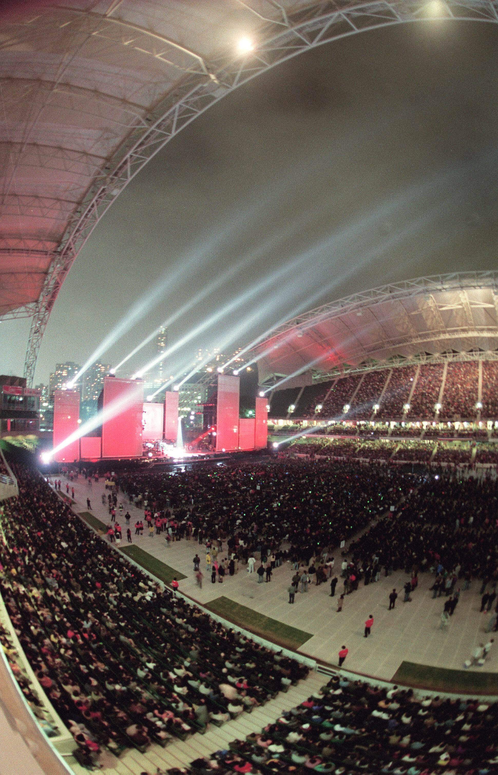 El estadio de Hong Kong reabre con el concierto de Jean-Michel Jarre en 1994 – archivo SCMP