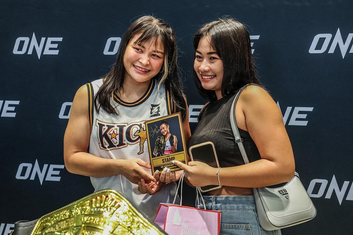 Stamp Fairtex (left) and a fan at ONE Fight Night 20. Photo: ONE Championship